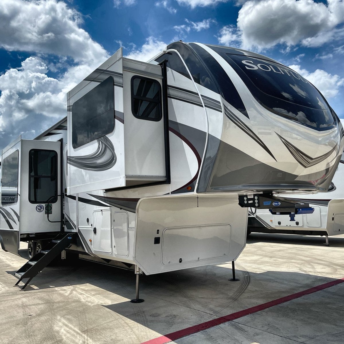 96195 2022 Grand Design Solitude 380fl R Fifth Wheel For Sale In Sanger Tx 2022 Grand Design Solitude 379fls Specs