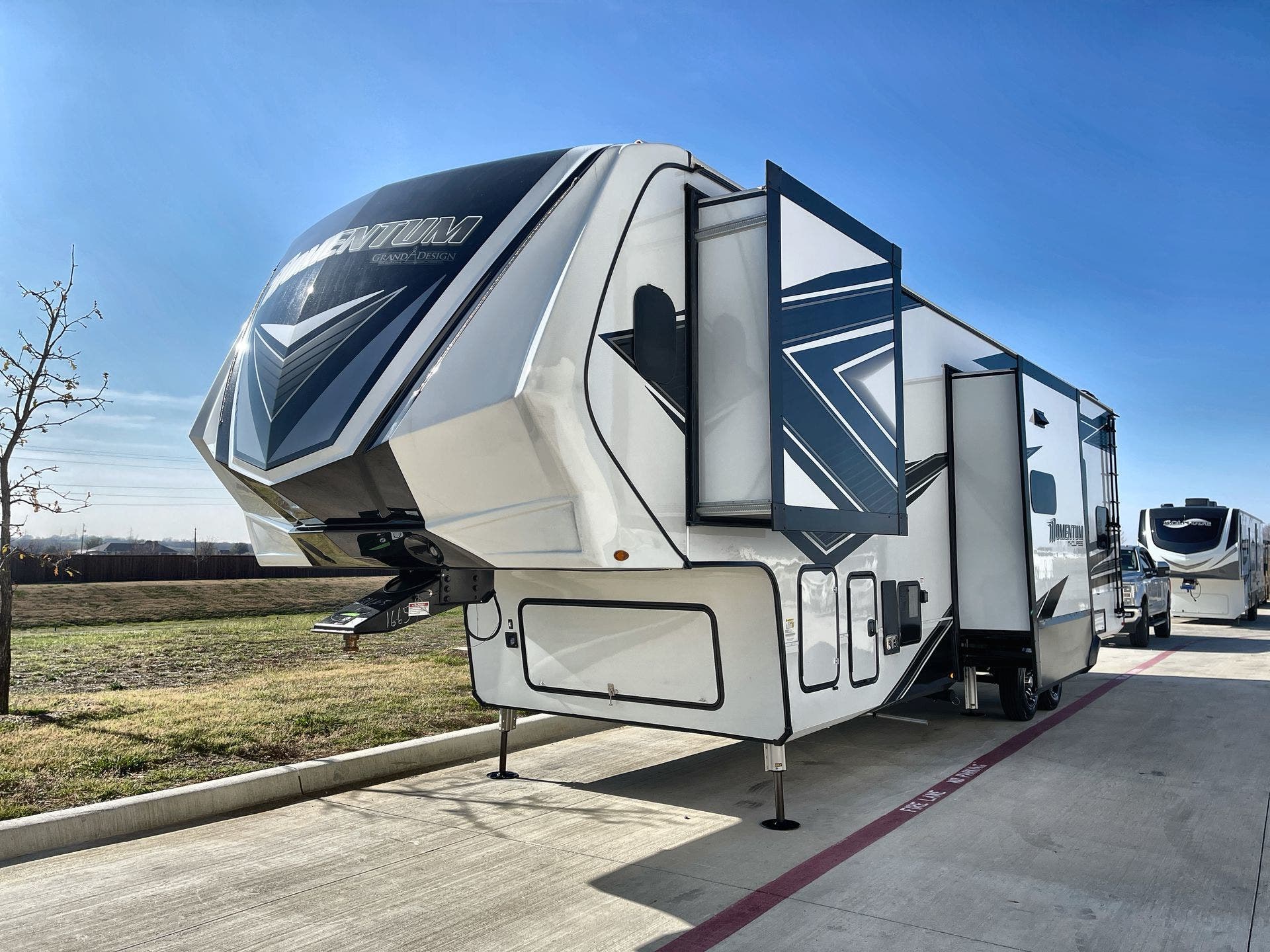 2022 Grand Design Momentum 351MR RV for Sale in Sanger, TX 76266