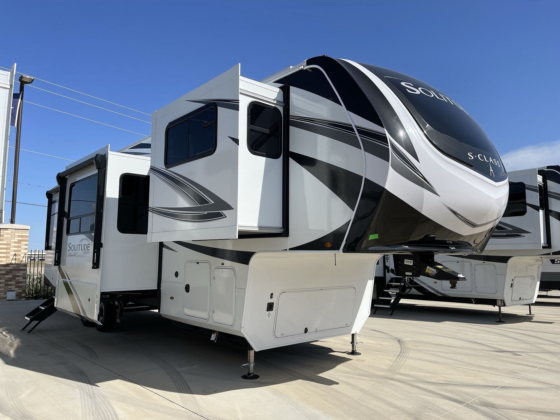 2023 Grand Design Solitude SCLASS 3460FL RV for Sale in Sanger, TX