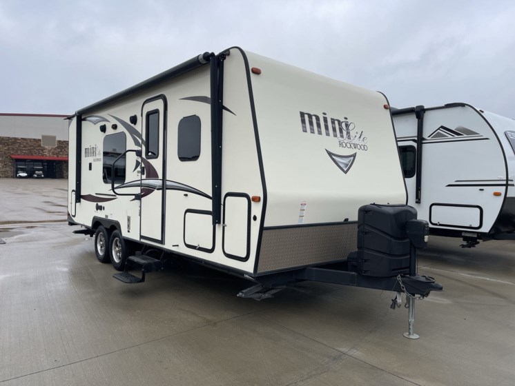 2017 Forest River Rockwood MINILITE 2304KS RV for Sale in Sanger, TX