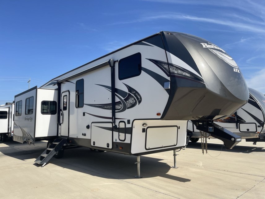 Used 2018 Forest River HERITAGE GLEN 337BAR available in Sanger, Texas