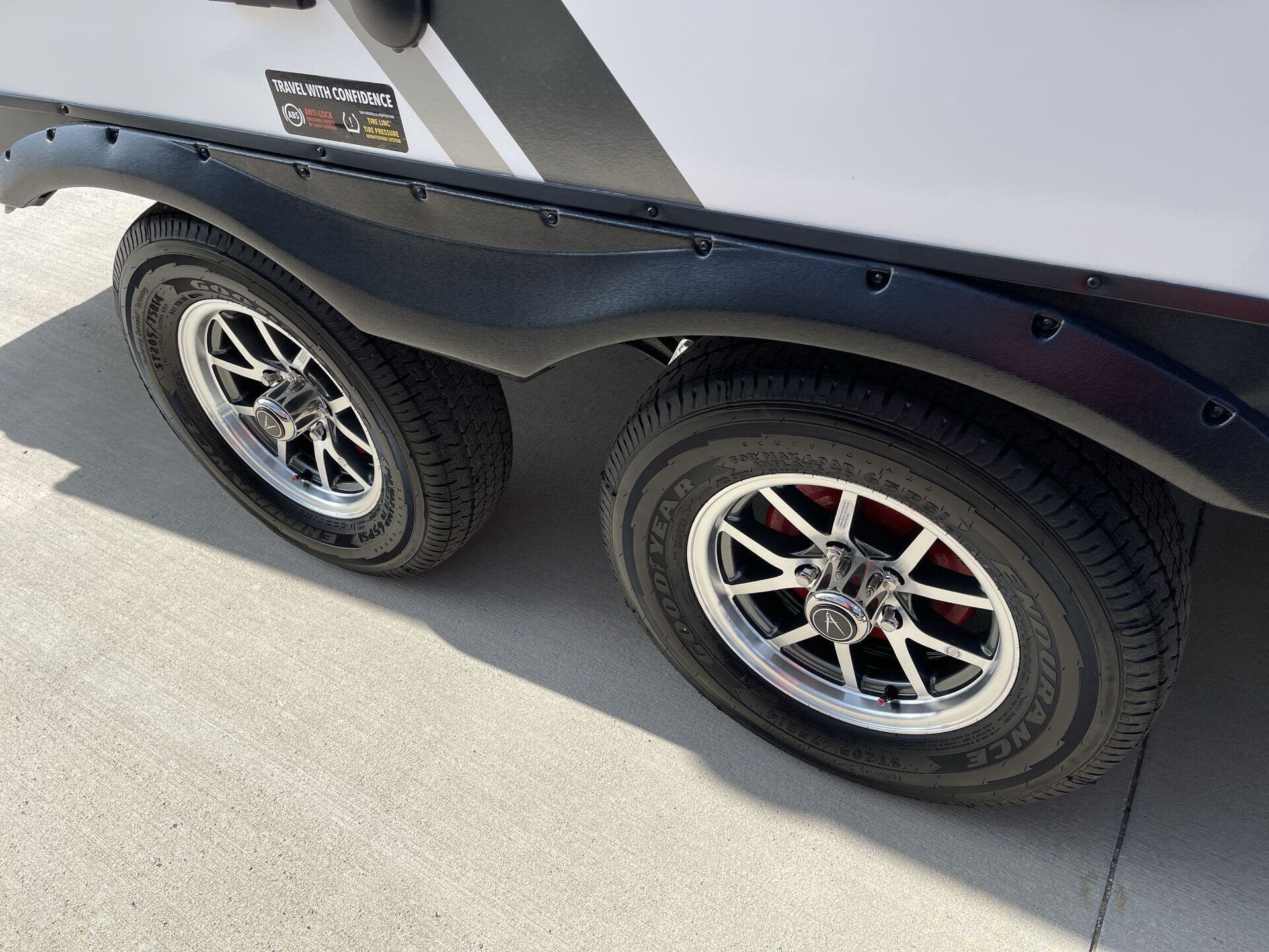 2025 Grand Design Recreational Imagine Narrow Body photo 18