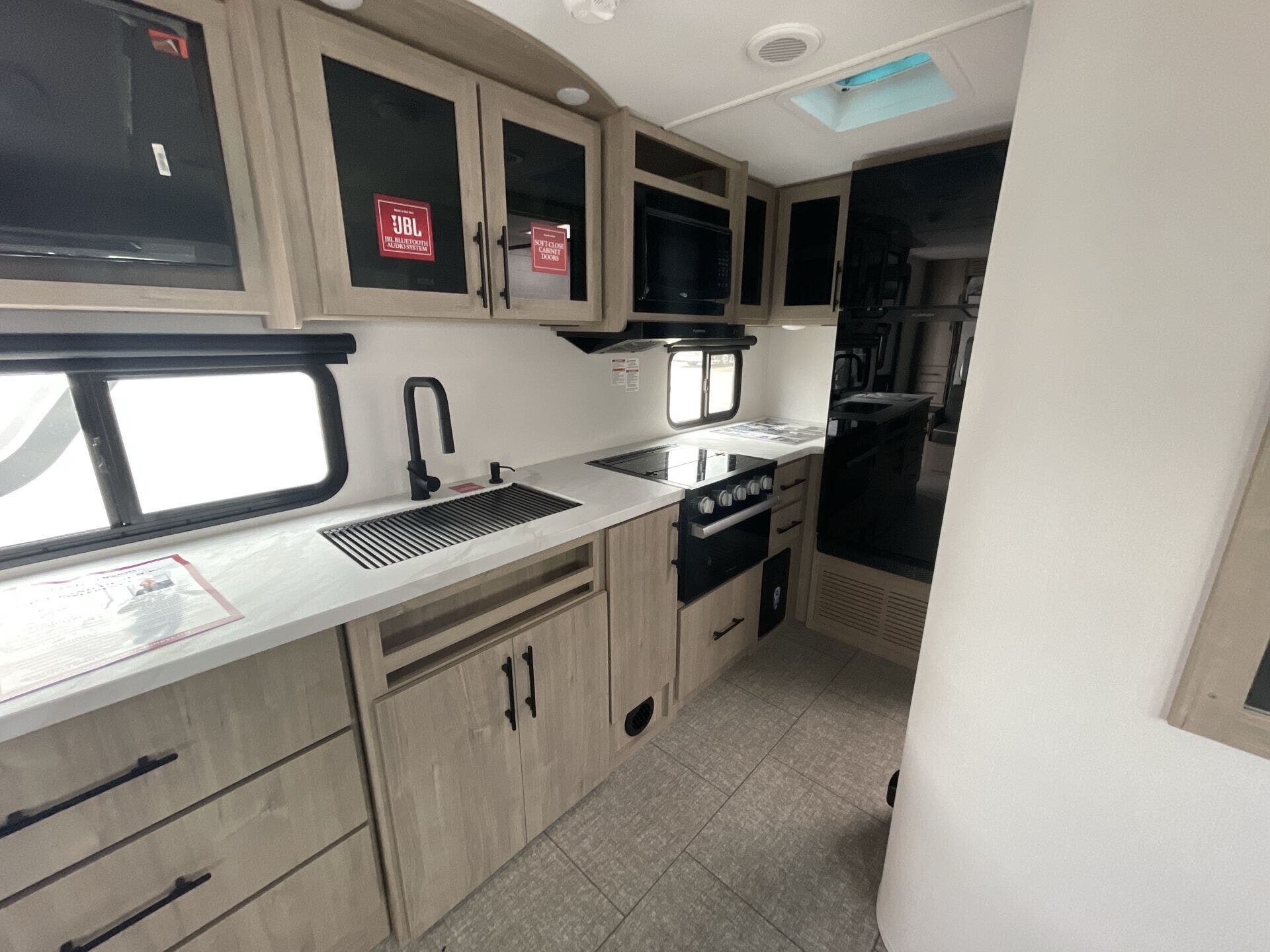 2025 Grand Design Recreational Imagine Narrow Body photo 3