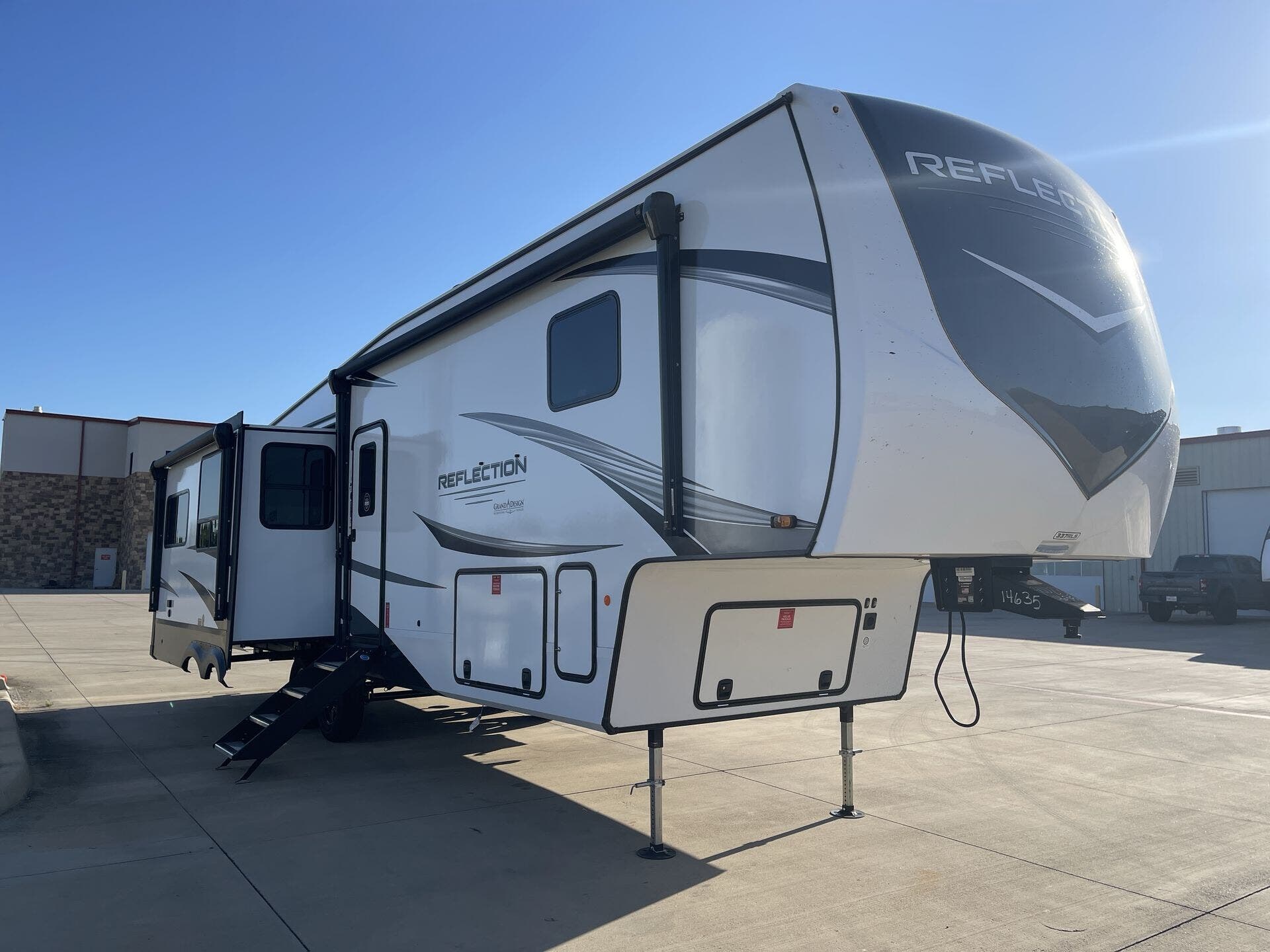 2025 Grand Design Reflection 337RLS