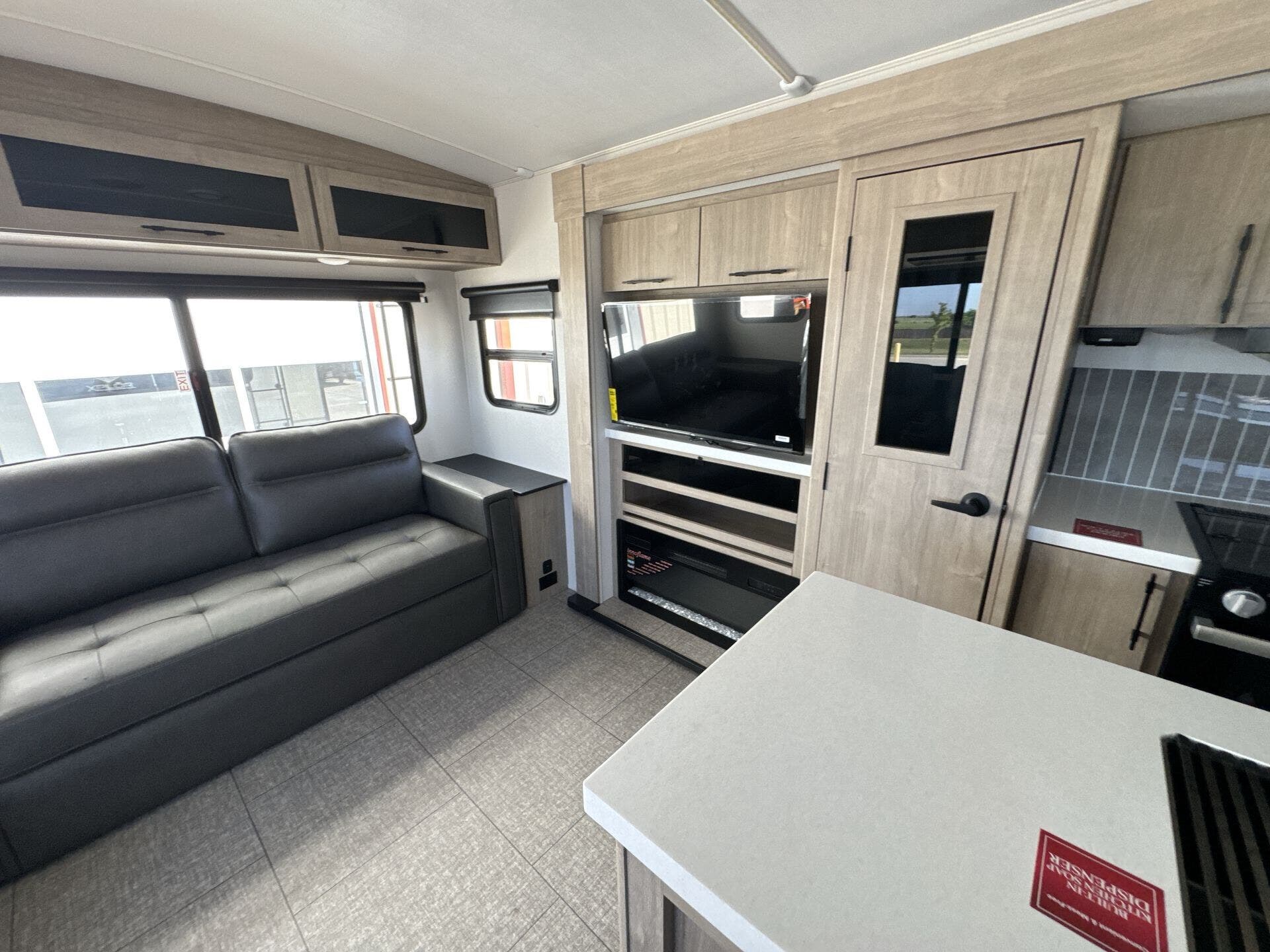 2025 Grand Design Recreational Imagine Narrow Body photo 3