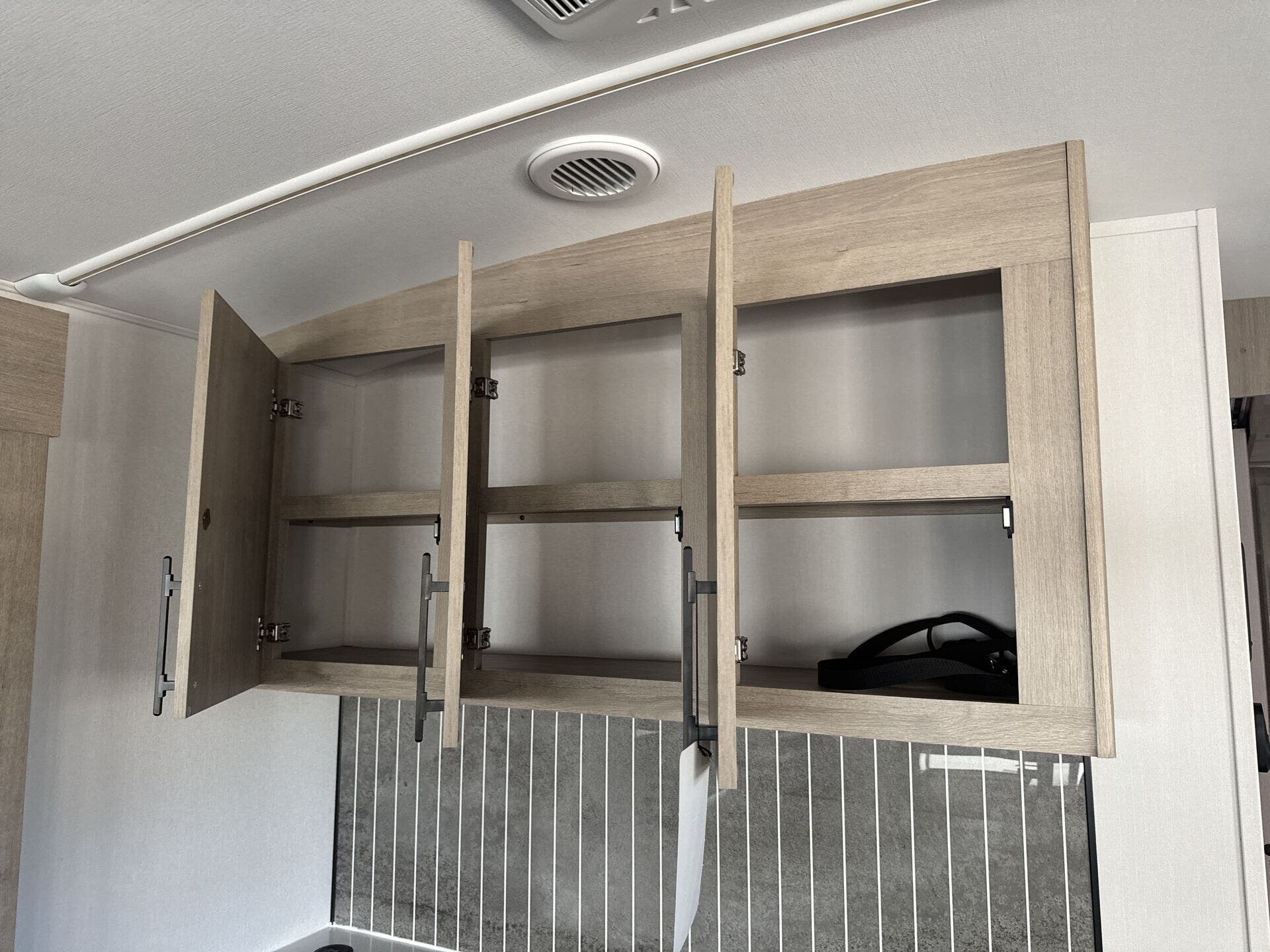 2025 Grand Design Recreational Imagine Narrow Body photo 7