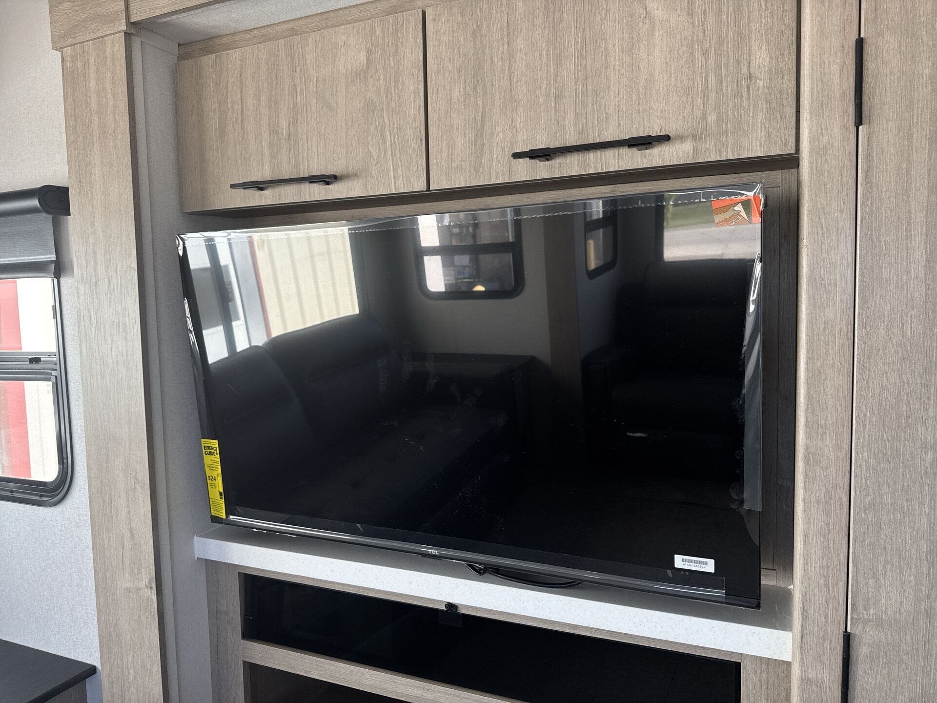 2025 Grand Design Recreational Imagine Narrow Body photo 13