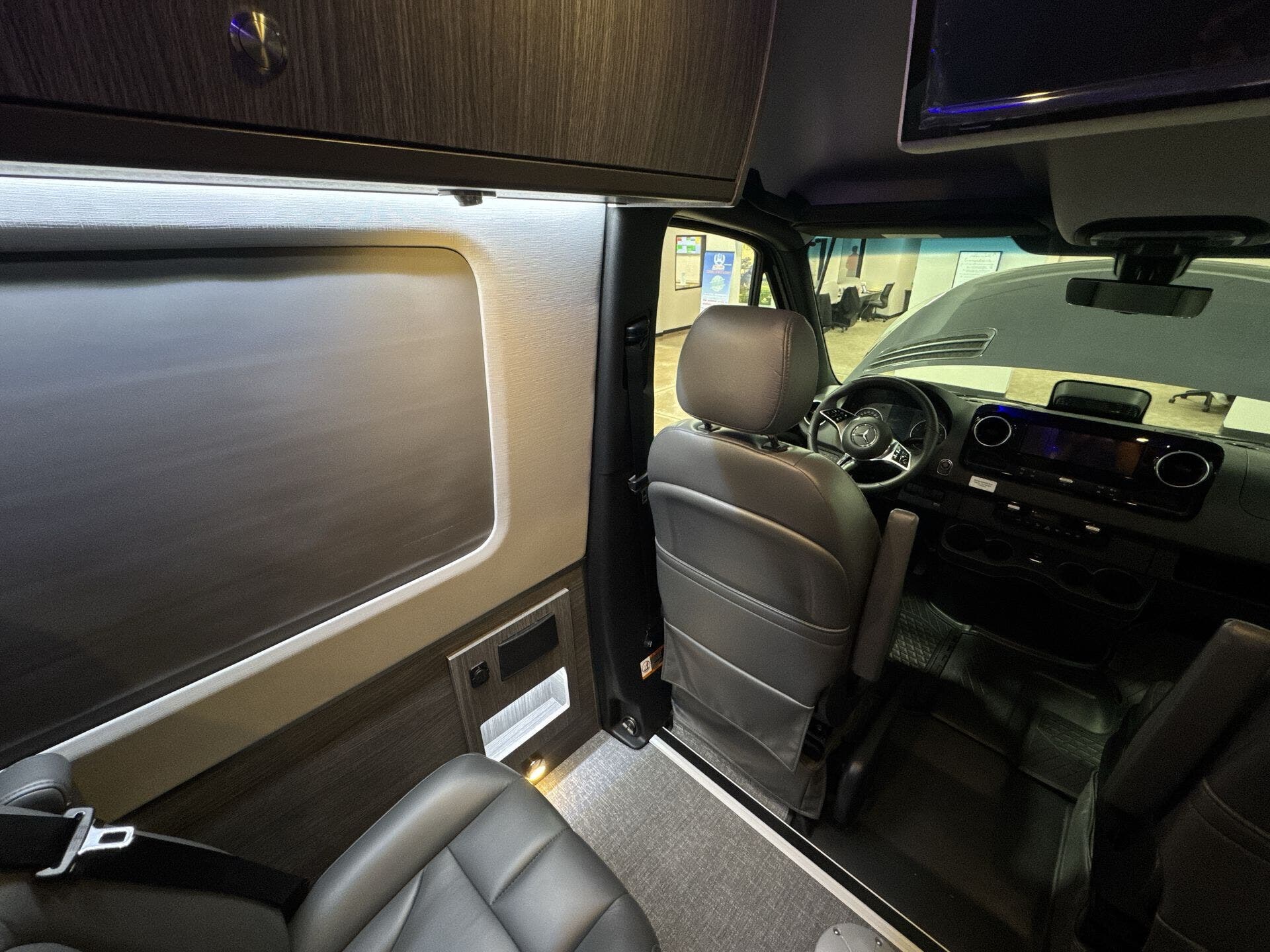 2025 Mercedes Benz Sprinter 3500 photo 9