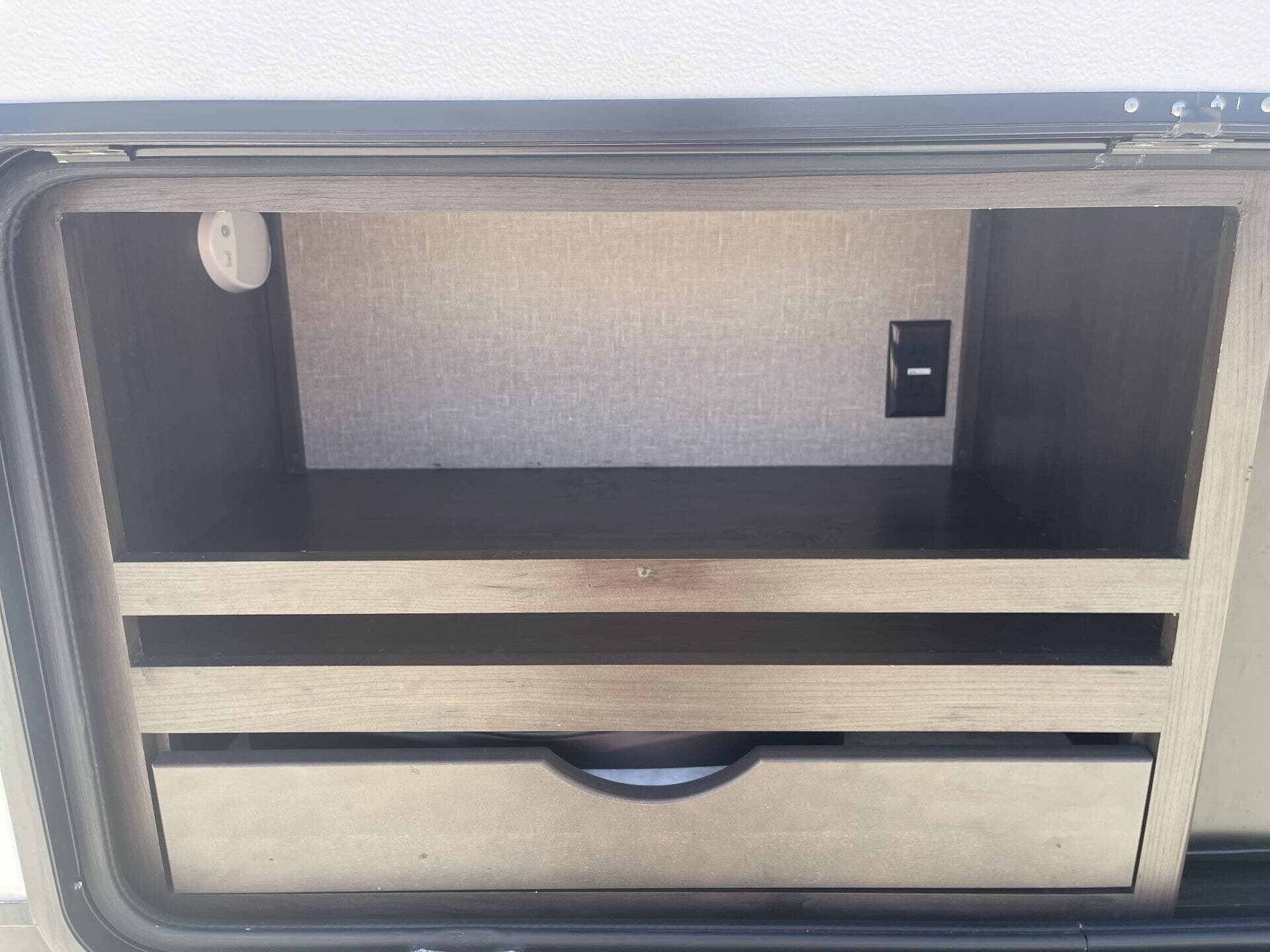 2022 Grand Design Recreational Reflection Narrow Body photo 19