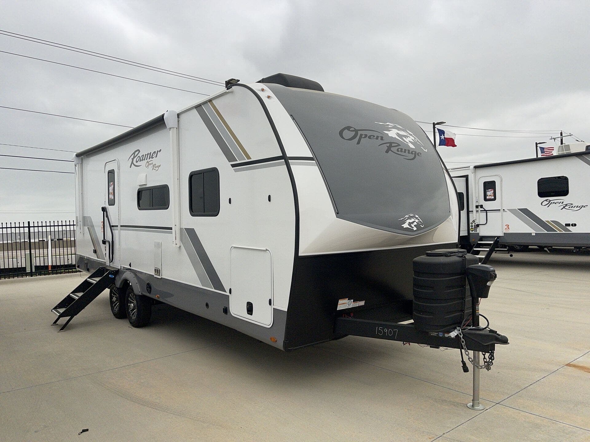 2026 Highland Ridge Open Range Roamer 27RBOS - New Travel Trailer For Sale by McClain's Longhorn RV in Sanger, Texas features Shower, Queen Bed, TV Antenna, CO Detector, LP Detector