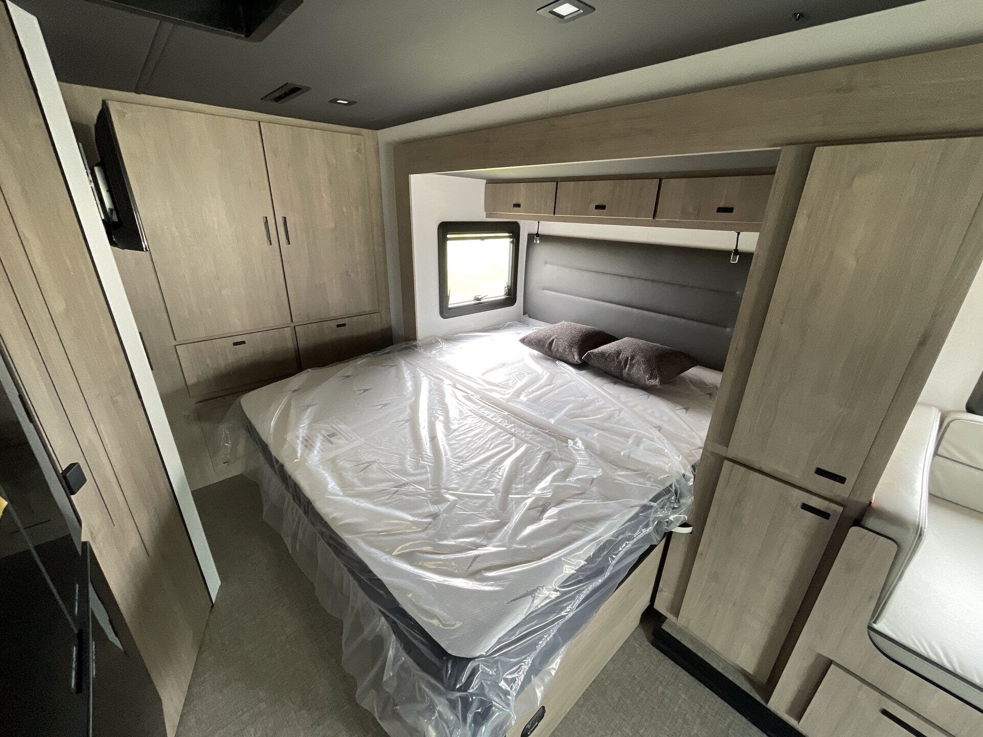 New 2027 Grand Design Lineage 25FW available in Sanger, Texas