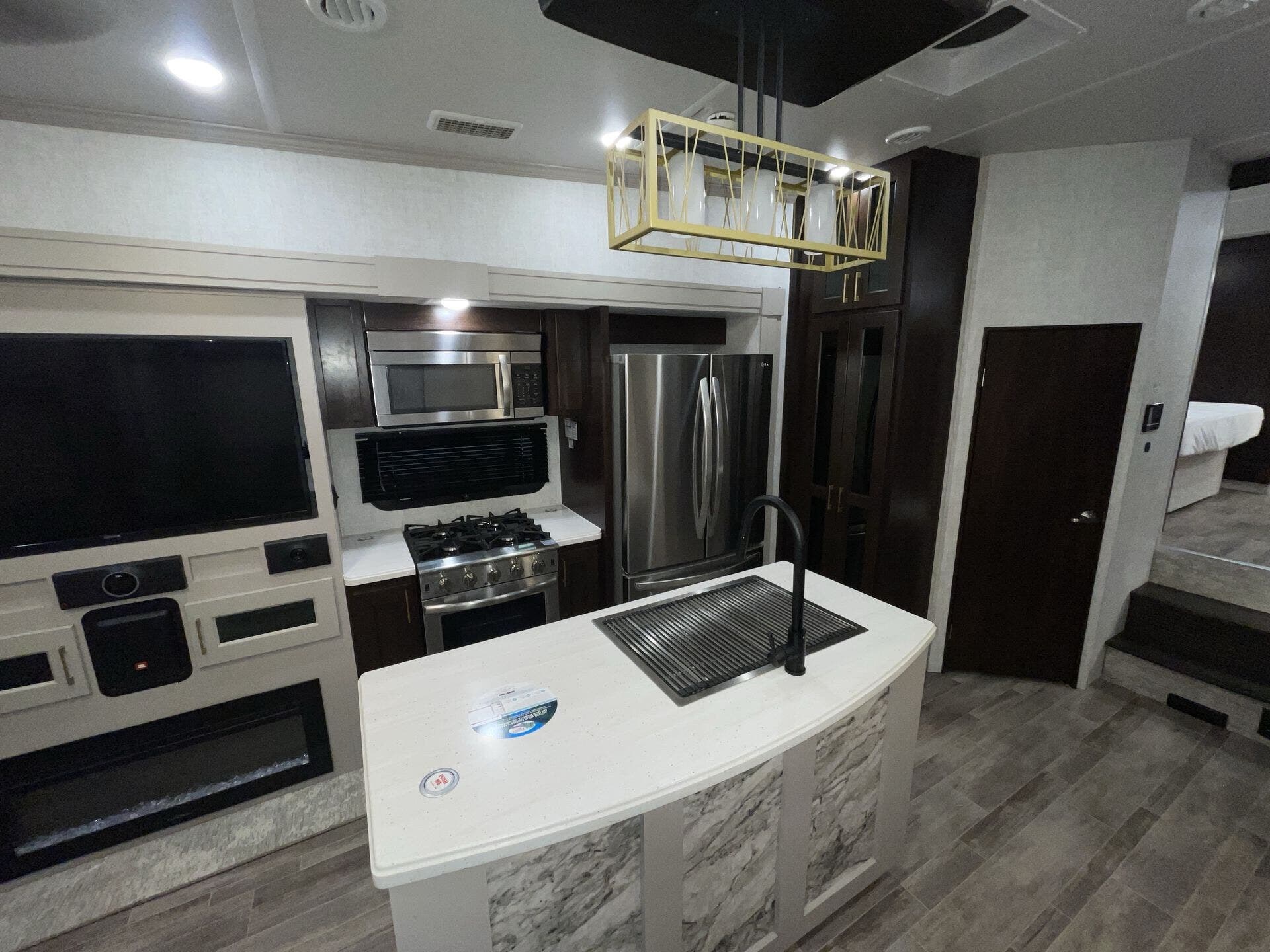 2021 Columbus 383FB by Palomino from McClain's Longhorn RV in Sanger, Texas