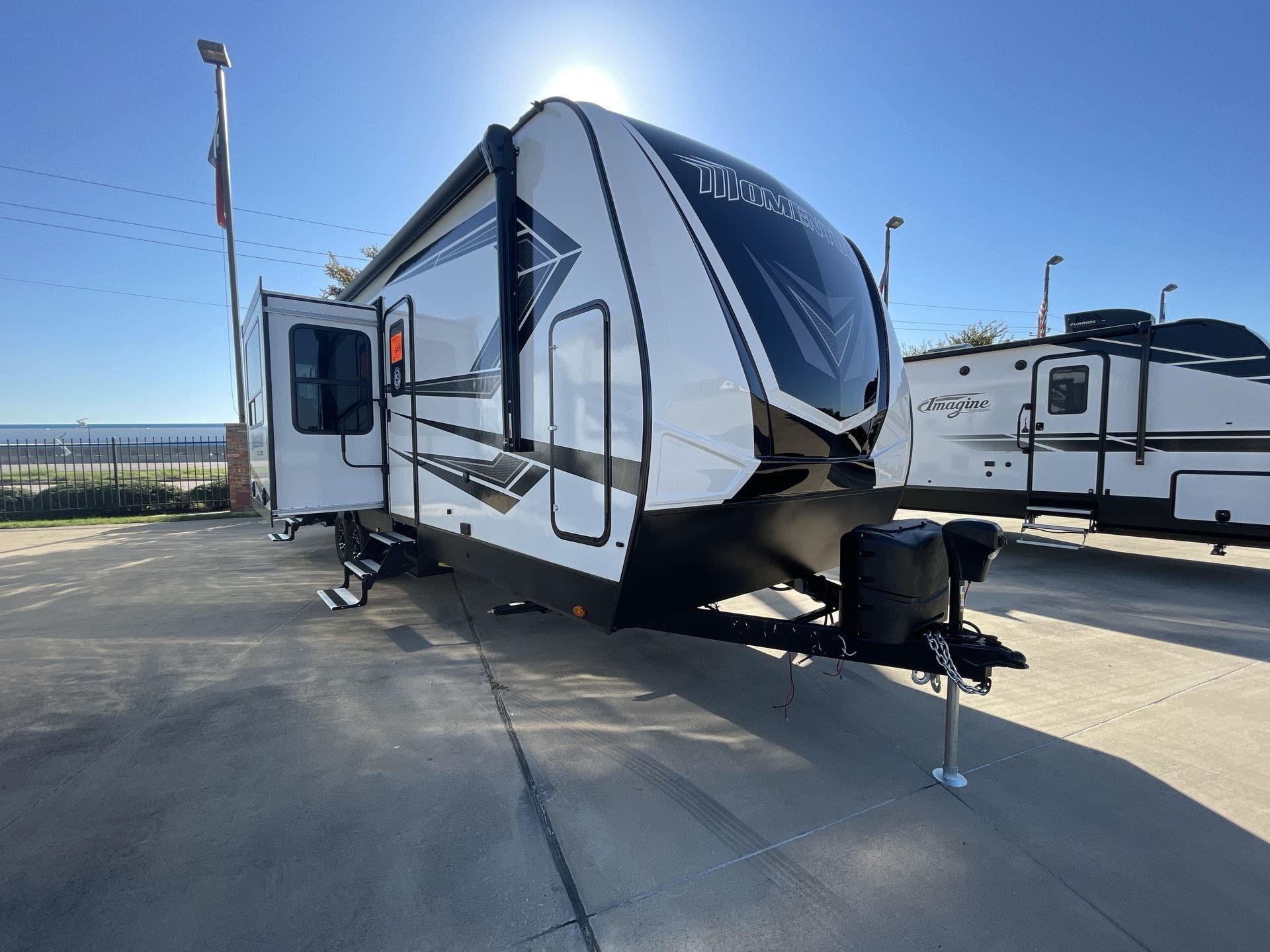 96145 - 2022 Grand Design Momentum 29G Toy Hauler for sale in Fort Worth TX