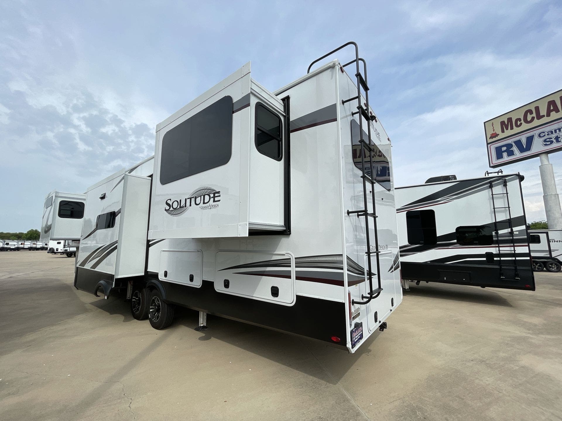 2022 Grand Design Solitude 375RESR RV for Sale in Fort Worth, TX 76140