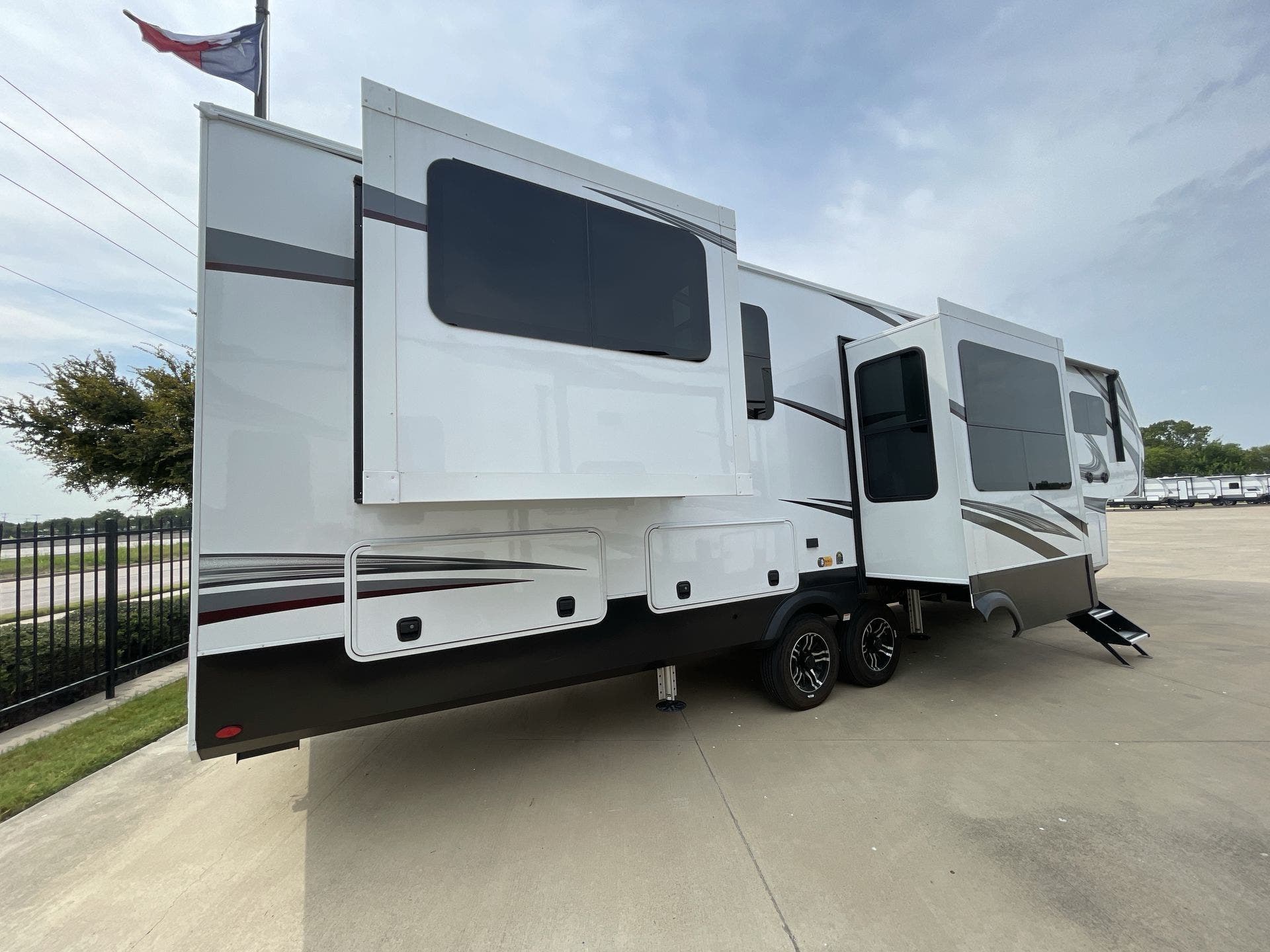 2022 Grand Design Solitude 375RES-R RV for Sale in Fort Worth, TX 76140 ...