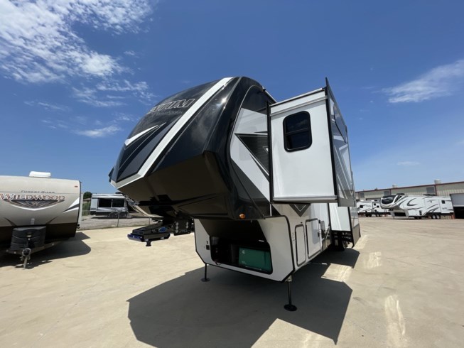 New 2022 Grand Design Momentum 397THS-R available in Sanger, Texas