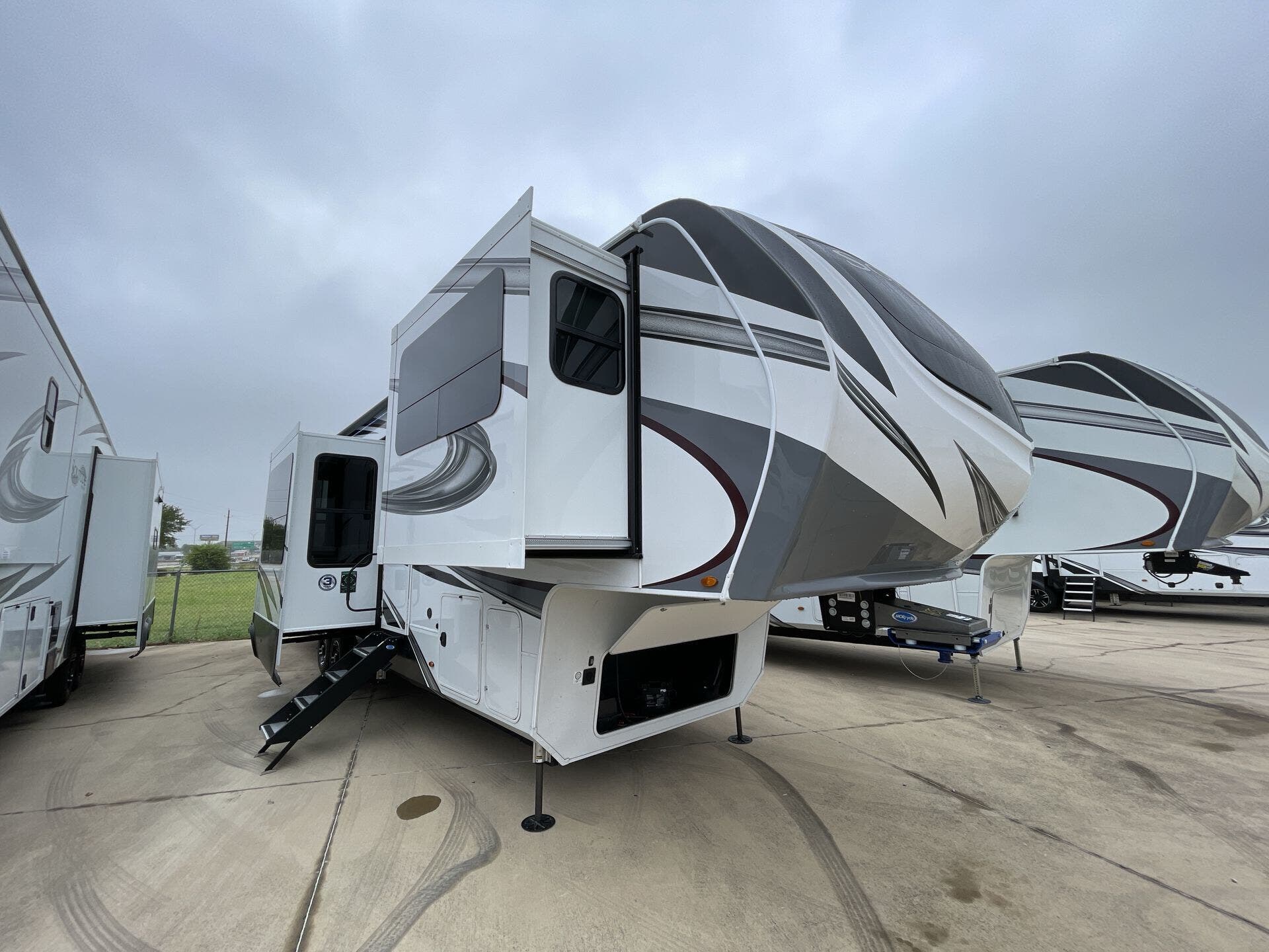 2023 Grand Design Solitude 380FLR RV for Sale in Fort Worth, TX 76140