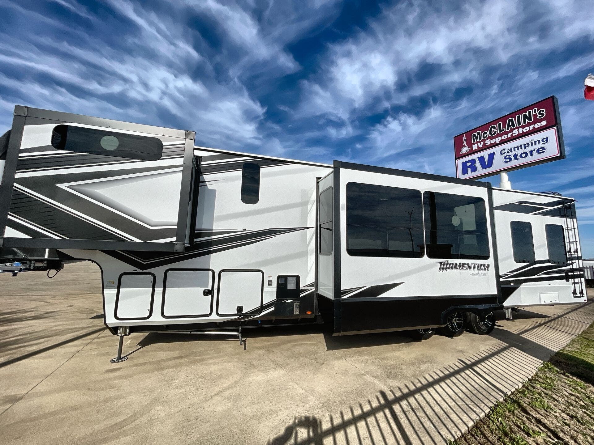 2023 Grand Design Momentum 410THR RV for Sale in Fort Worth, TX 76140