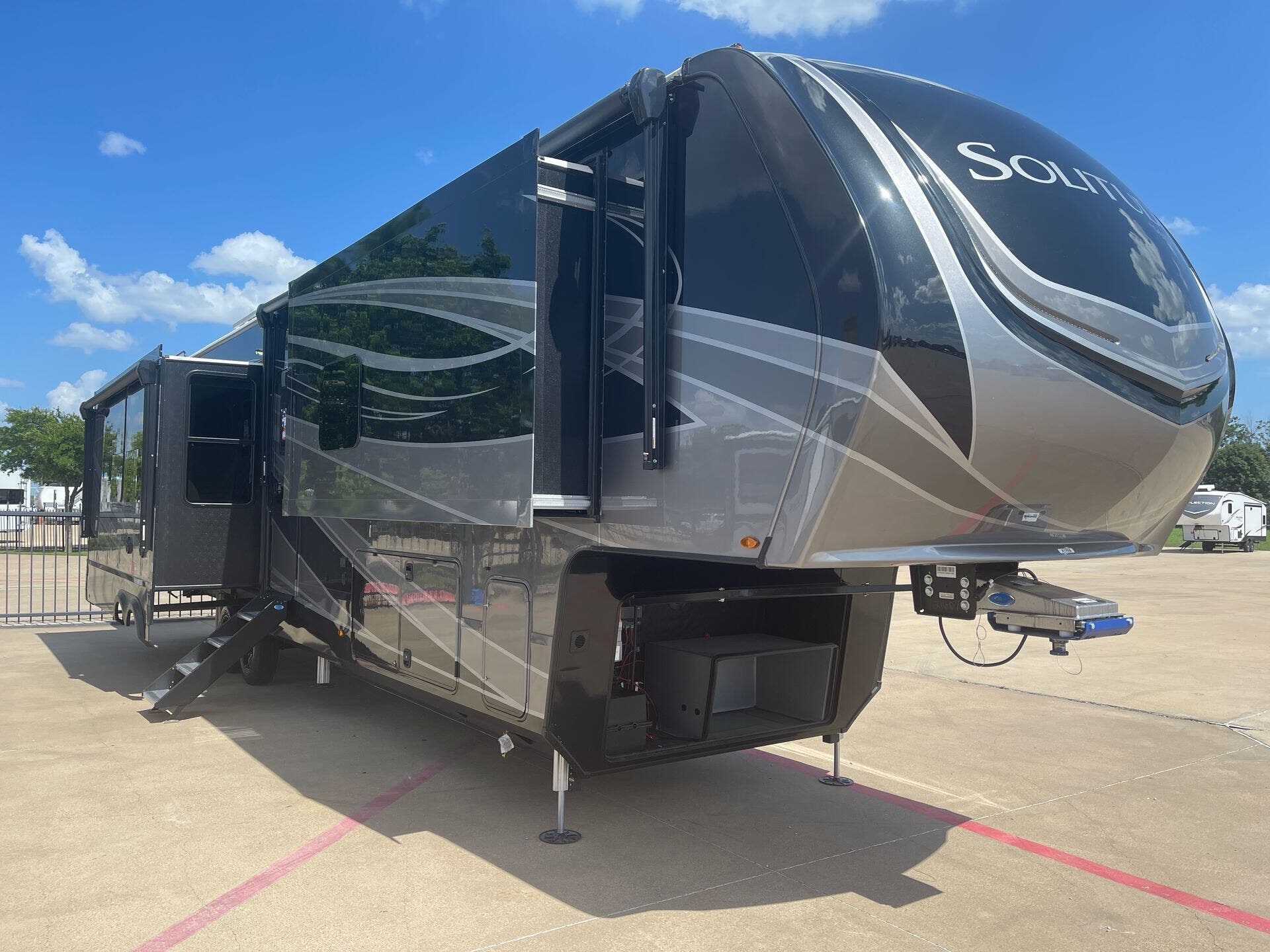 2025 Grand Design Recreational Solitude Wide body photo 2
