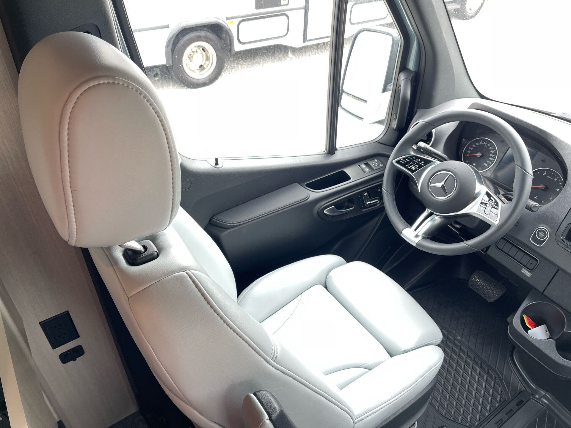 2025 Mercedes Benz Sprinter 3500 photo 14
