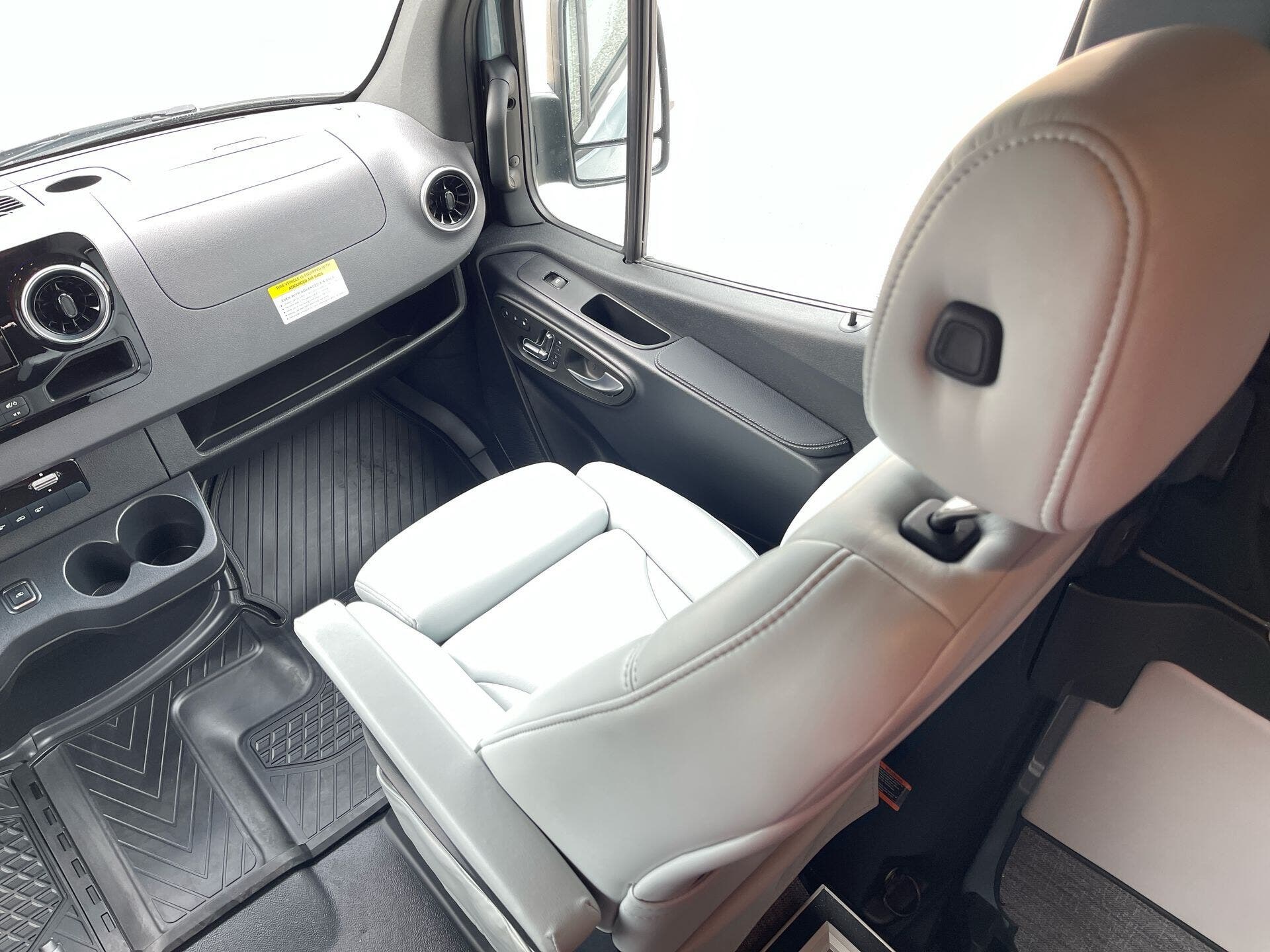 2025 Mercedes Benz Sprinter 3500 photo 13