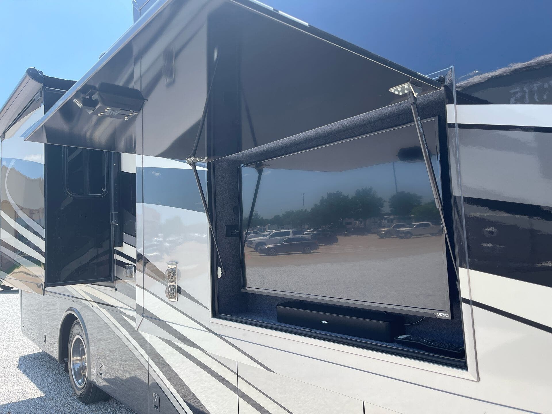 2017 Freightliner XC-R Raised Rail Rear Engine Motor Home Chassis photo 23