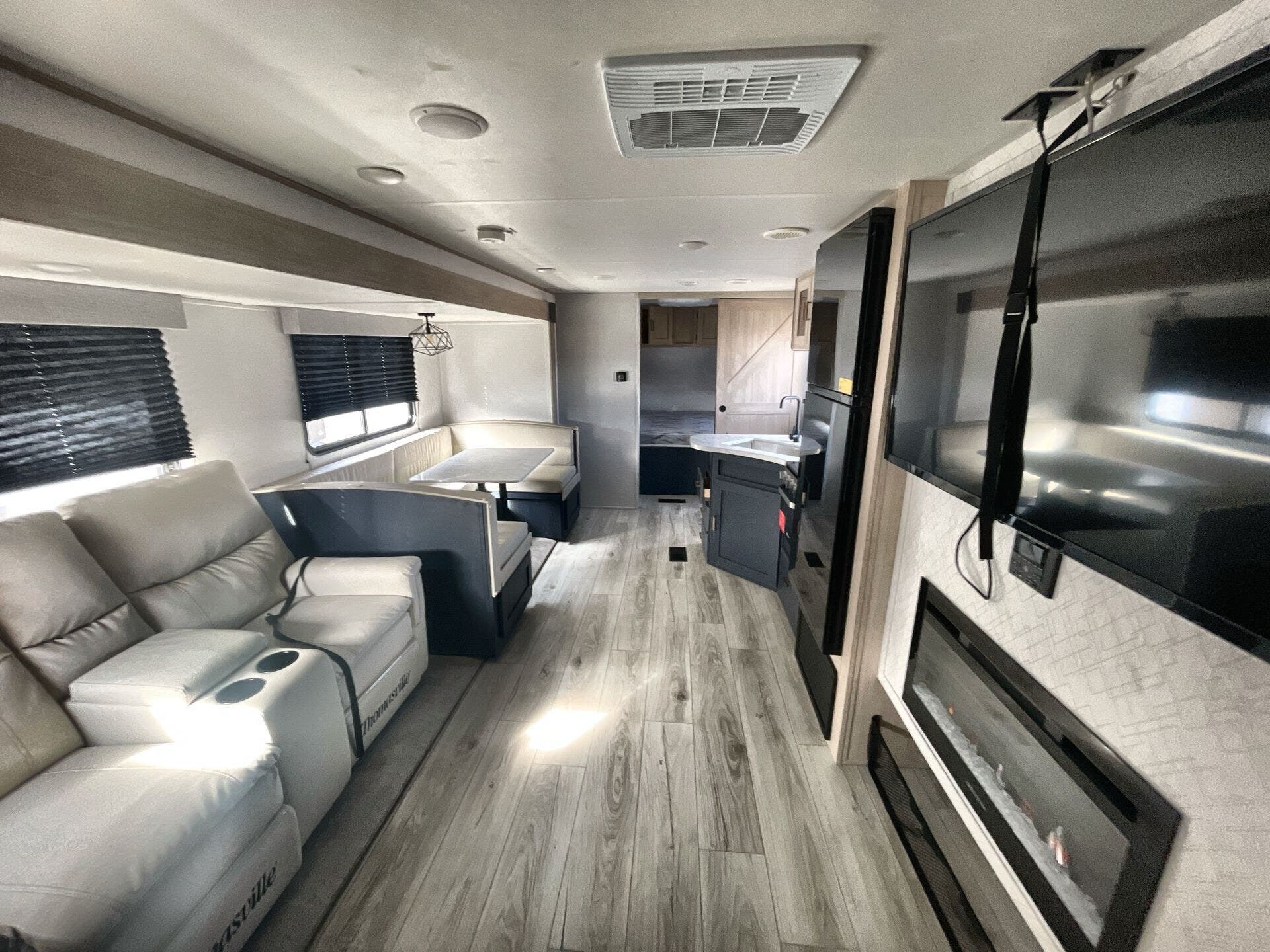 Used 2024 Avenger 27DBS available in Fort Worth, Texas