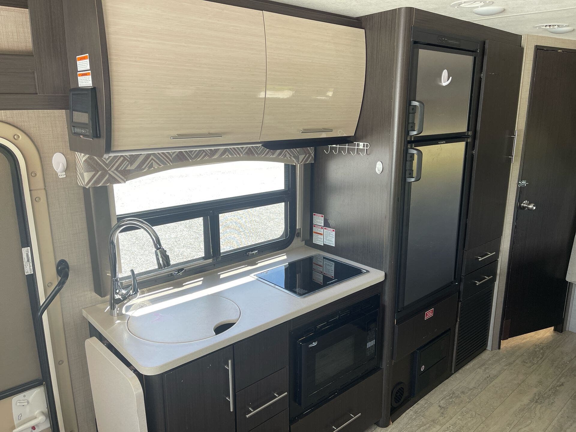 2019 AXIS 25.6 by Thor from McClain's RV Fort Worth in Fort Worth, Texas