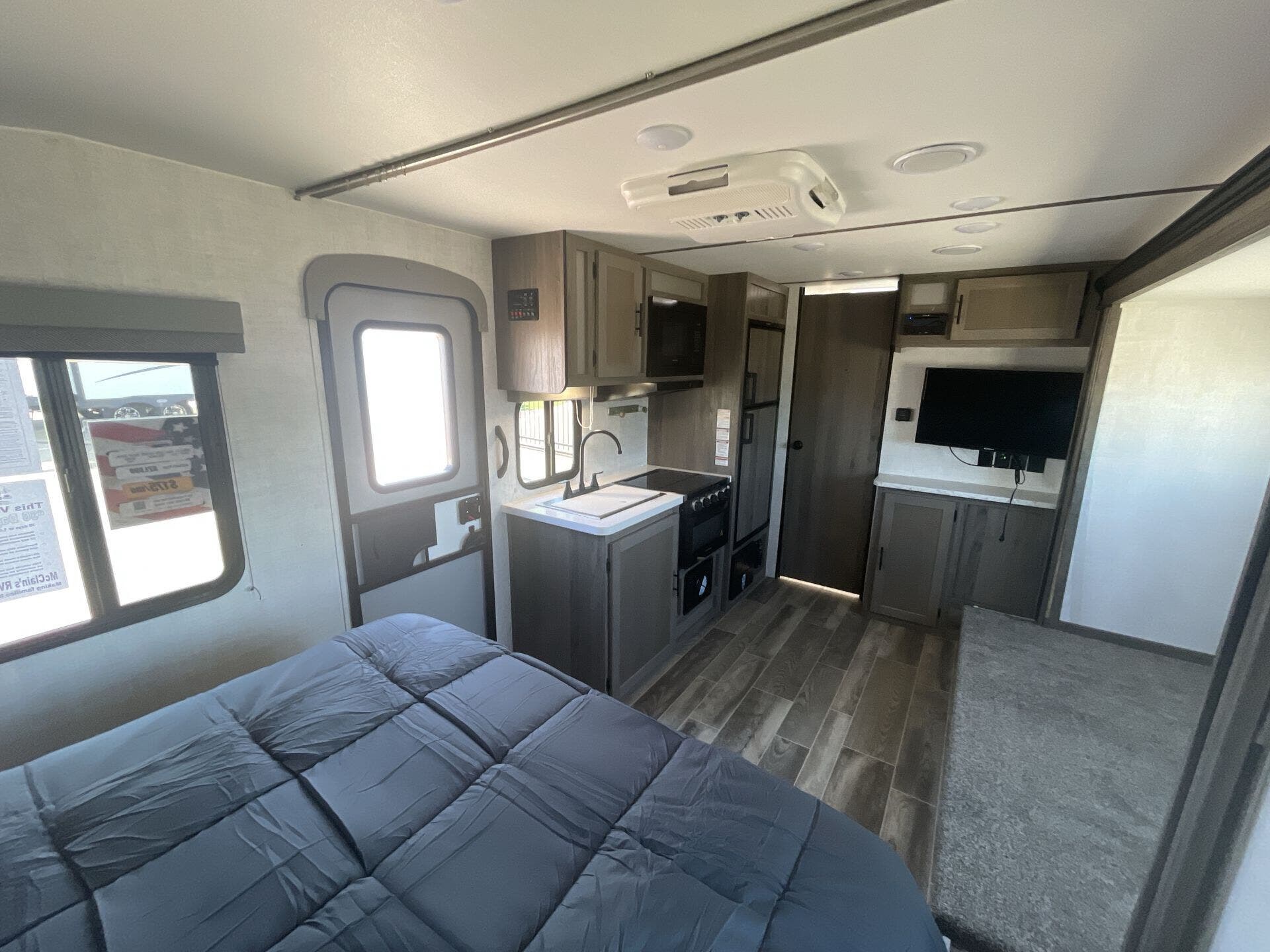 Used 2023 Gulf Stream Envision SVT 21QBD available in Fort Worth, Texas