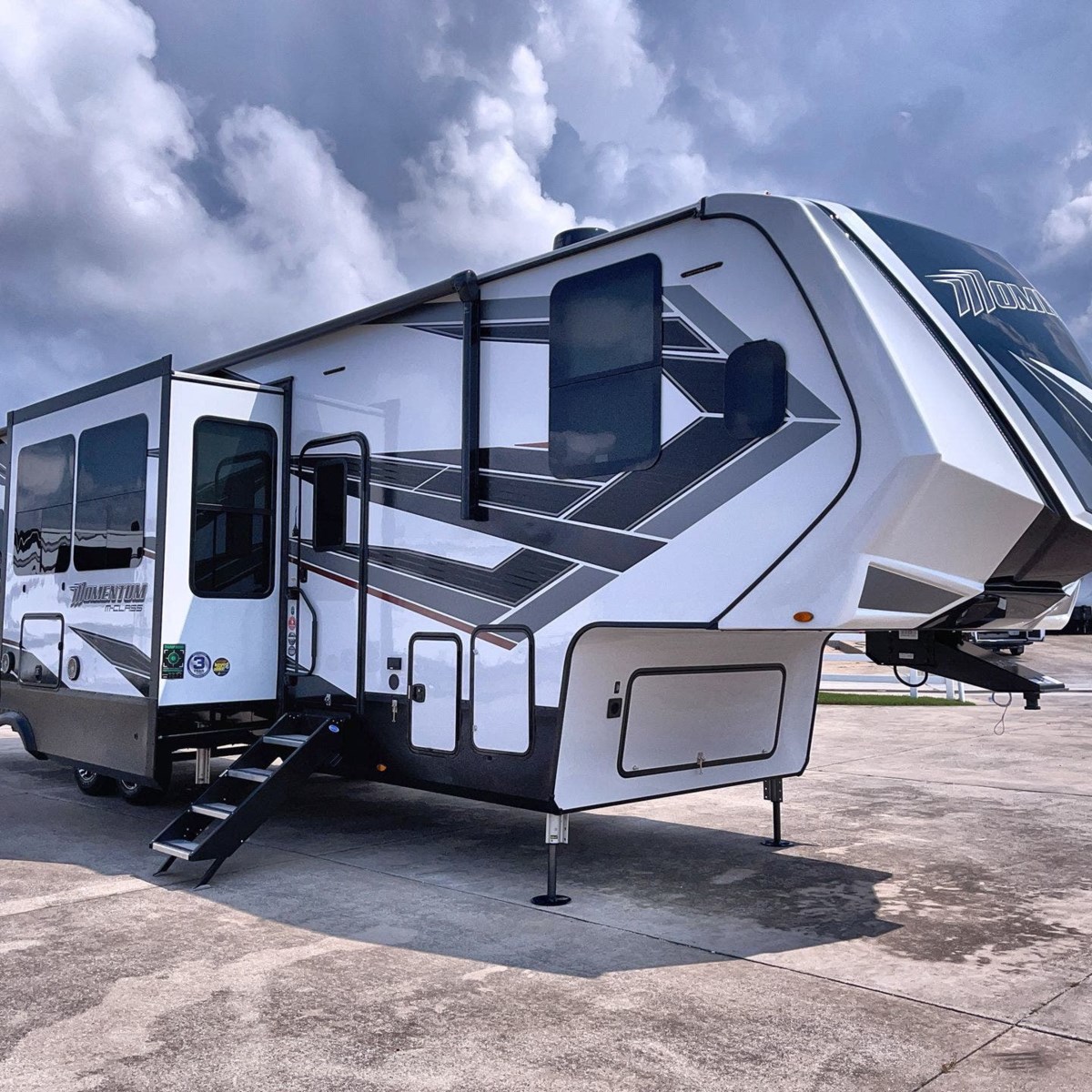 96123 2022 Grand Design Momentum 349m R Toy Hauler For Sale In Fort Worth Tx 2022 Grand Design 349 M