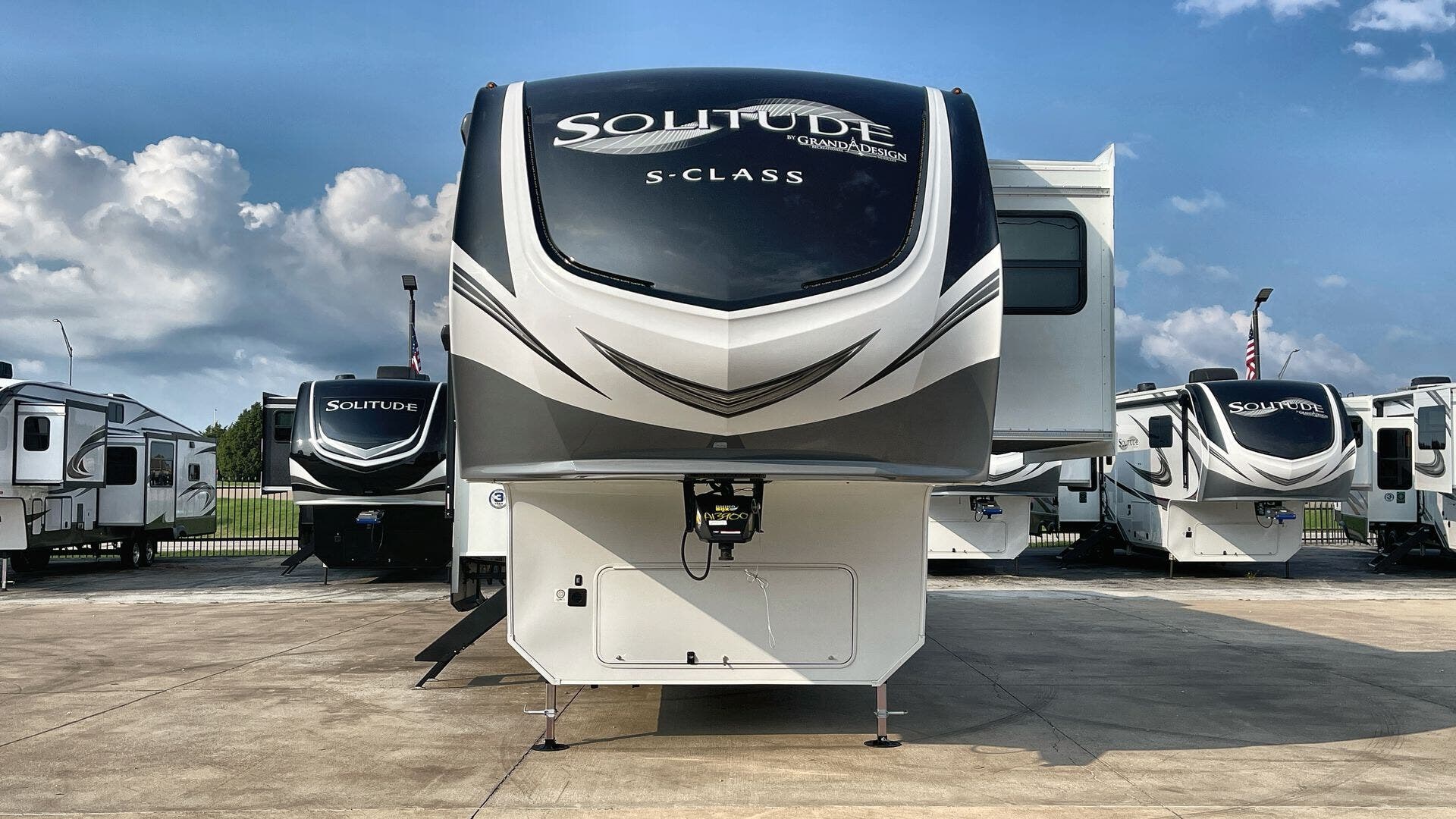 2023 Grand Design Solitude SCLASS 3740BHR RV for Sale in Corinth, TX