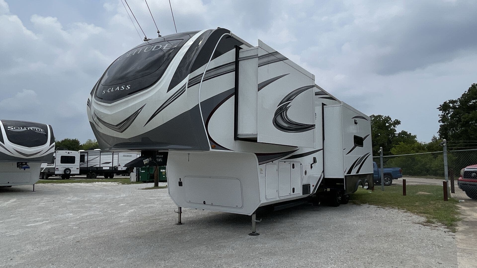 2022 Grand Design Solitude S CLASS 3550BH RV For Sale In Corinth TX