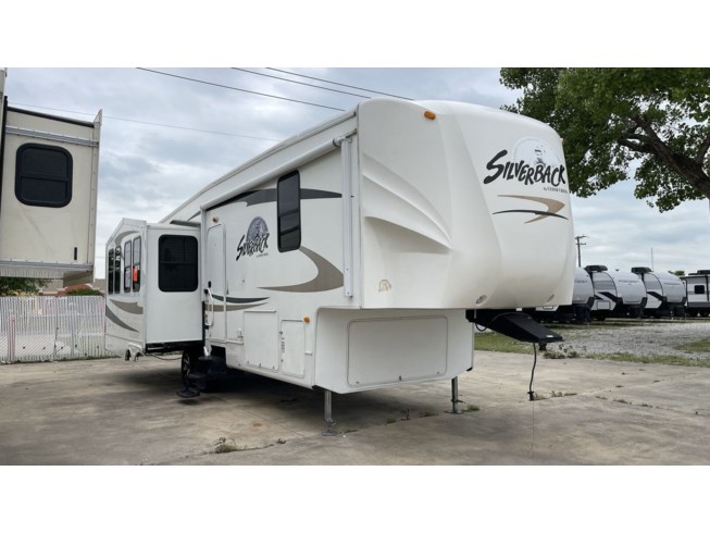 2010 Forest River Cedar Creek 29RE SILVERBACK - Used Fifth Wheel For Sale by McClain