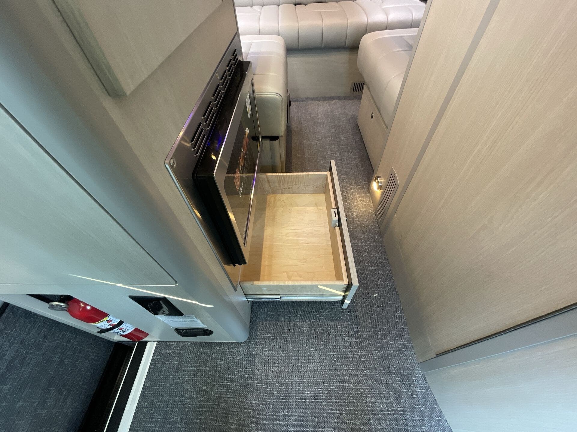 2024 Mercedes Benz Sprinter photo 4