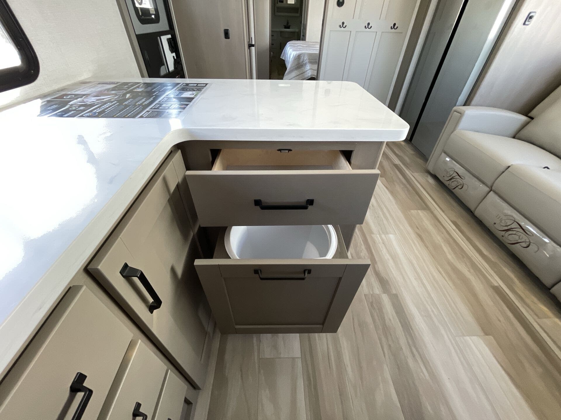 2025 Grand Design Recreational Reflection Narrow Body photo 4