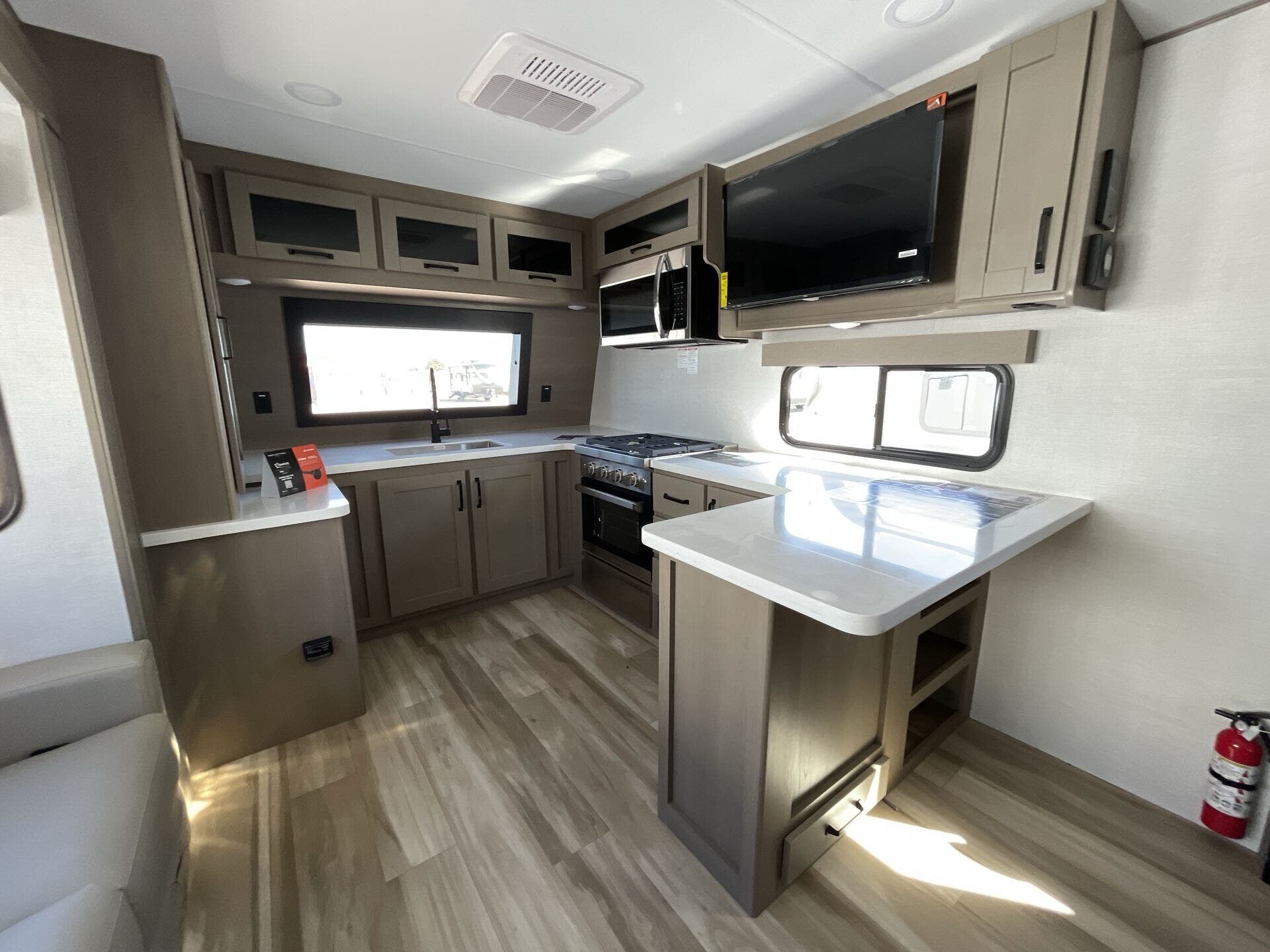 2025 Grand Design Recreational Reflection Narrow Body photo 2