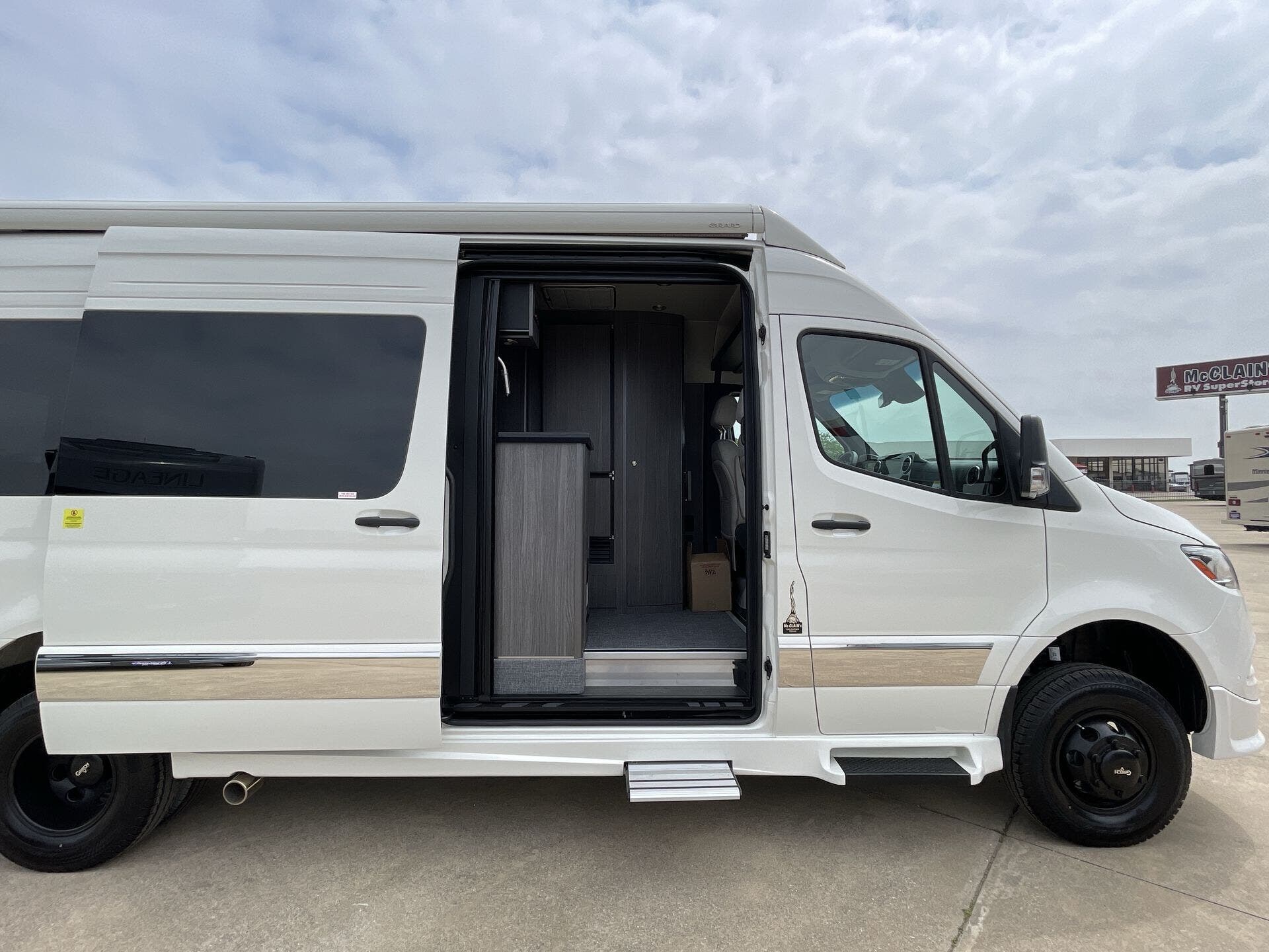 2024 Mercedes Benz Sprinter 3500 photo 27