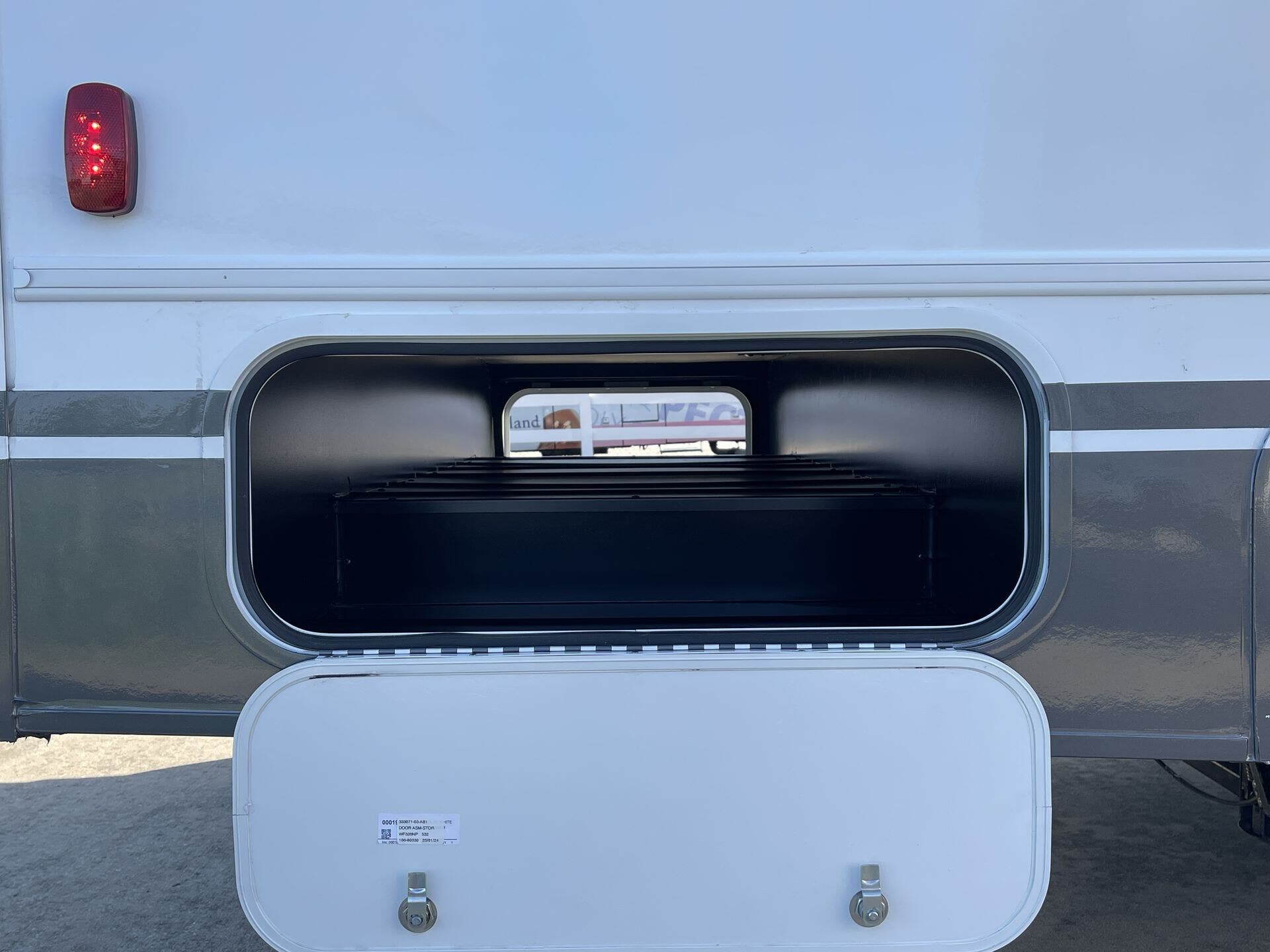 2025 Ford E-450 photo 18