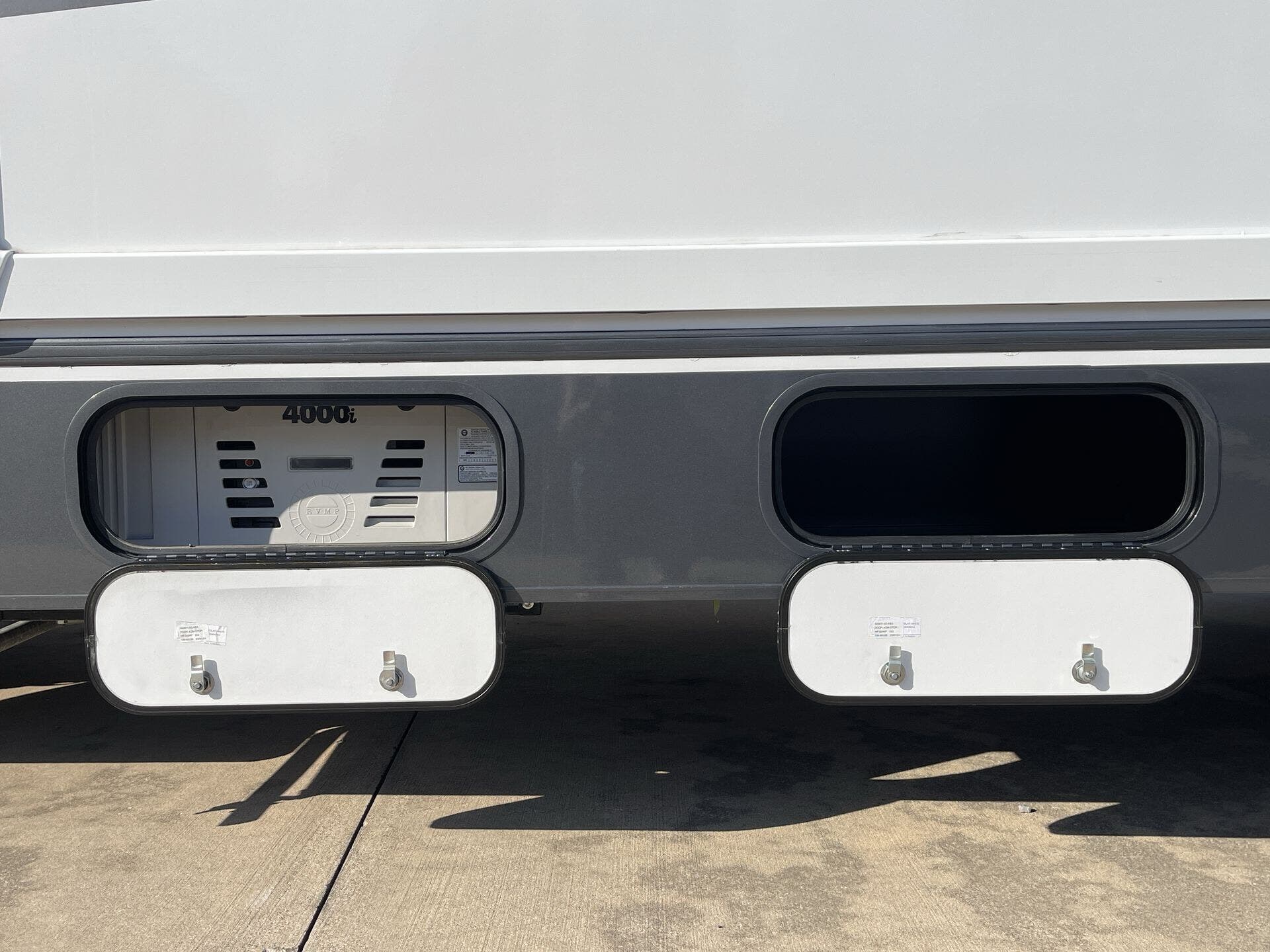 2025 Ford E-450 photo 21
