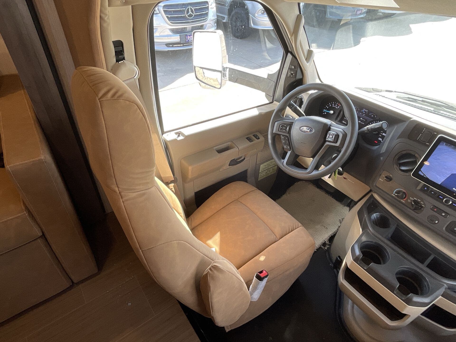 2025 Ford E-450 photo 28