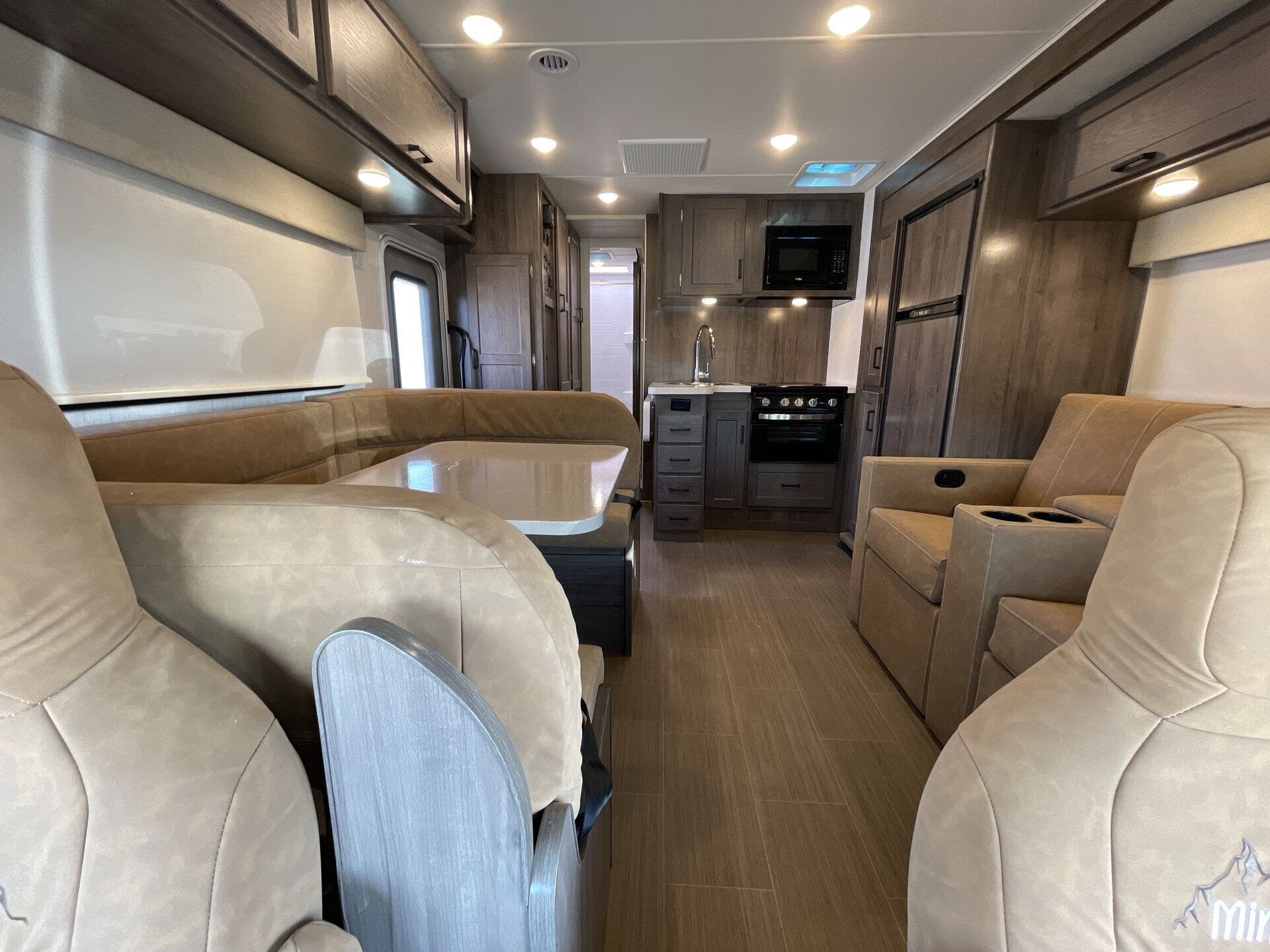 2025 Ford E-450 photo 3