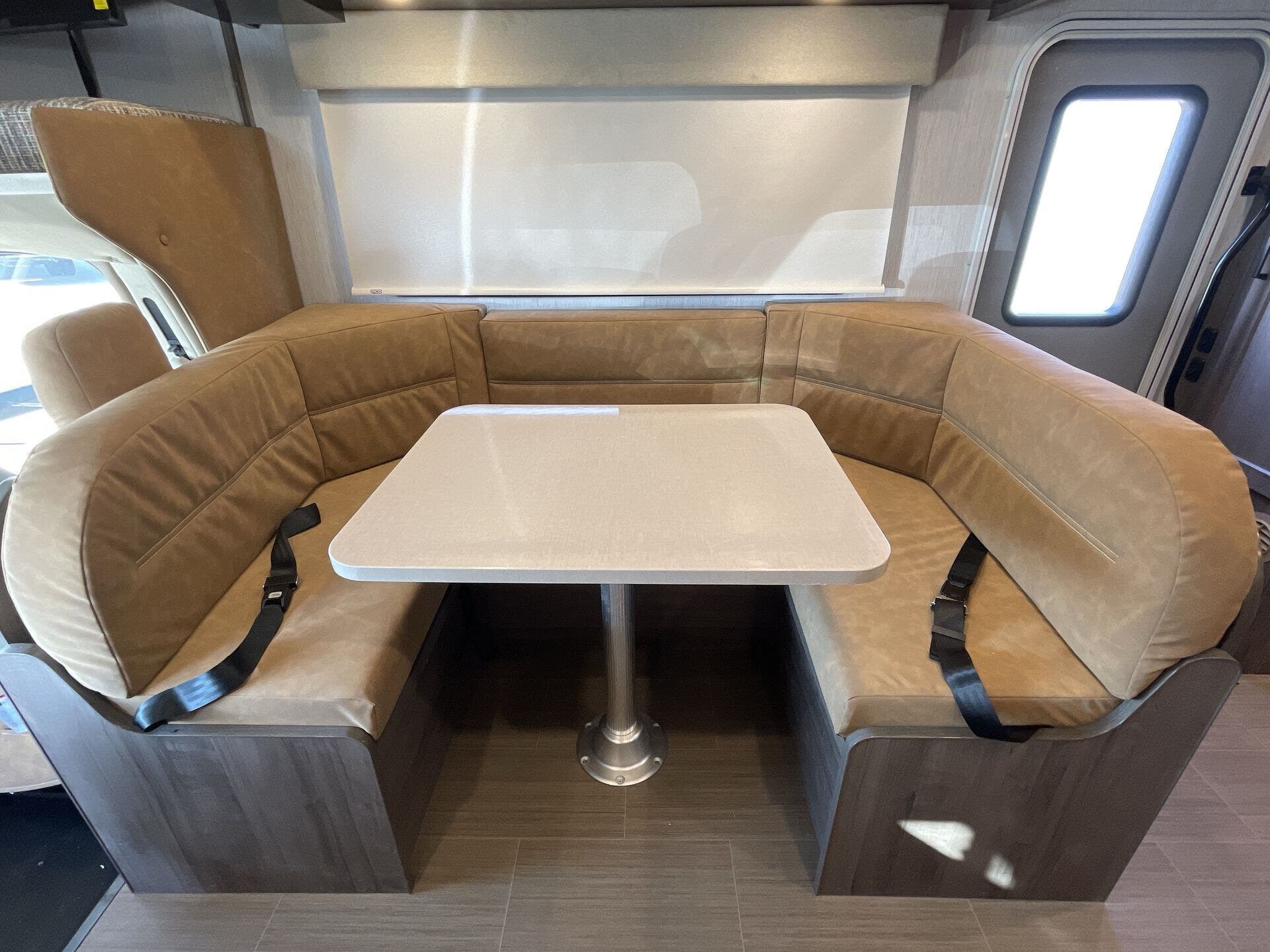 2025 Ford E-450 photo 7