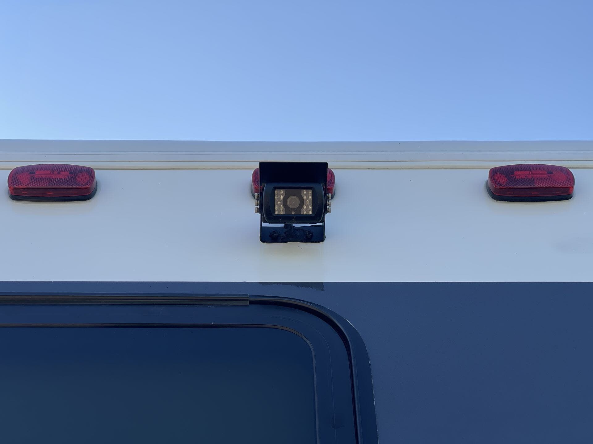 2025 Ford E-450 photo 32