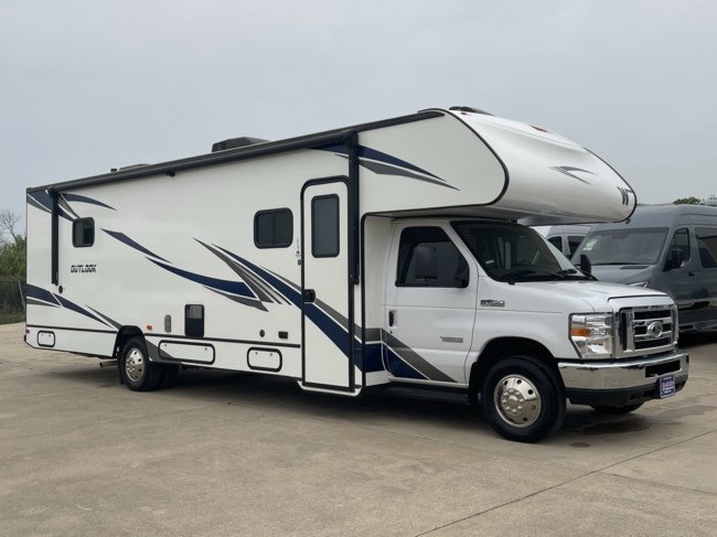 2019 Winnebago Outlook 31N