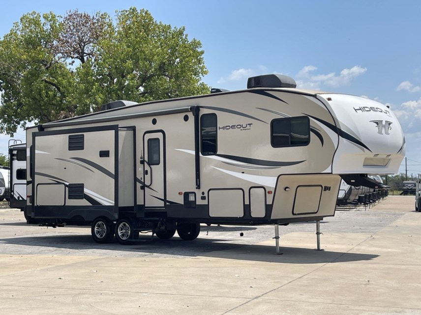 Used 2018 Keystone Hideout 299RLDS available in Corinth, Texas