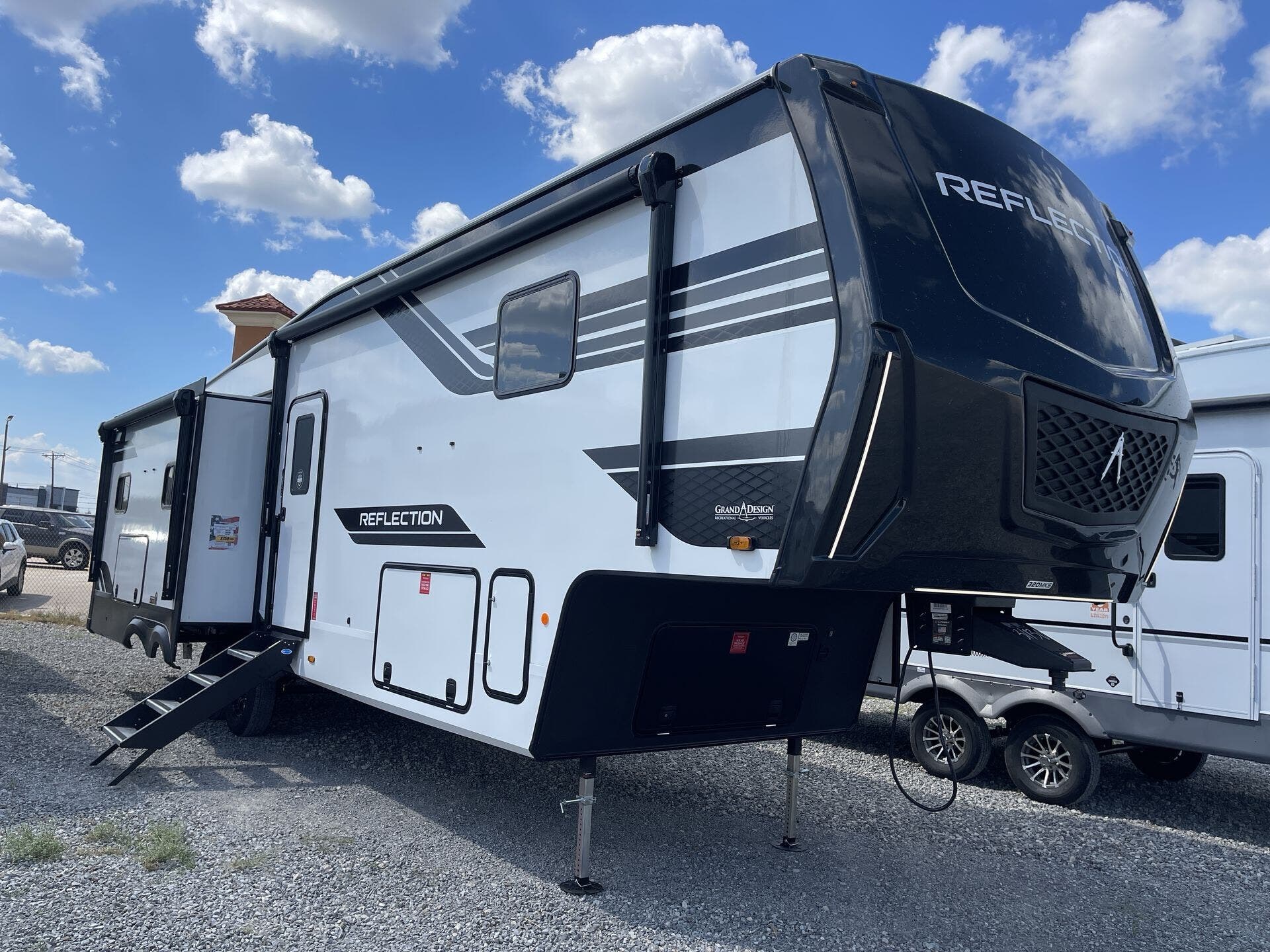 2026 Grand Design Reflection 150 260RD - New Fifth Wheel For Sale by McClain's RV Superstore in Corinth, Texas features Stove Top Burner, Queen Bed, Pantry, Oven, Air Conditioning