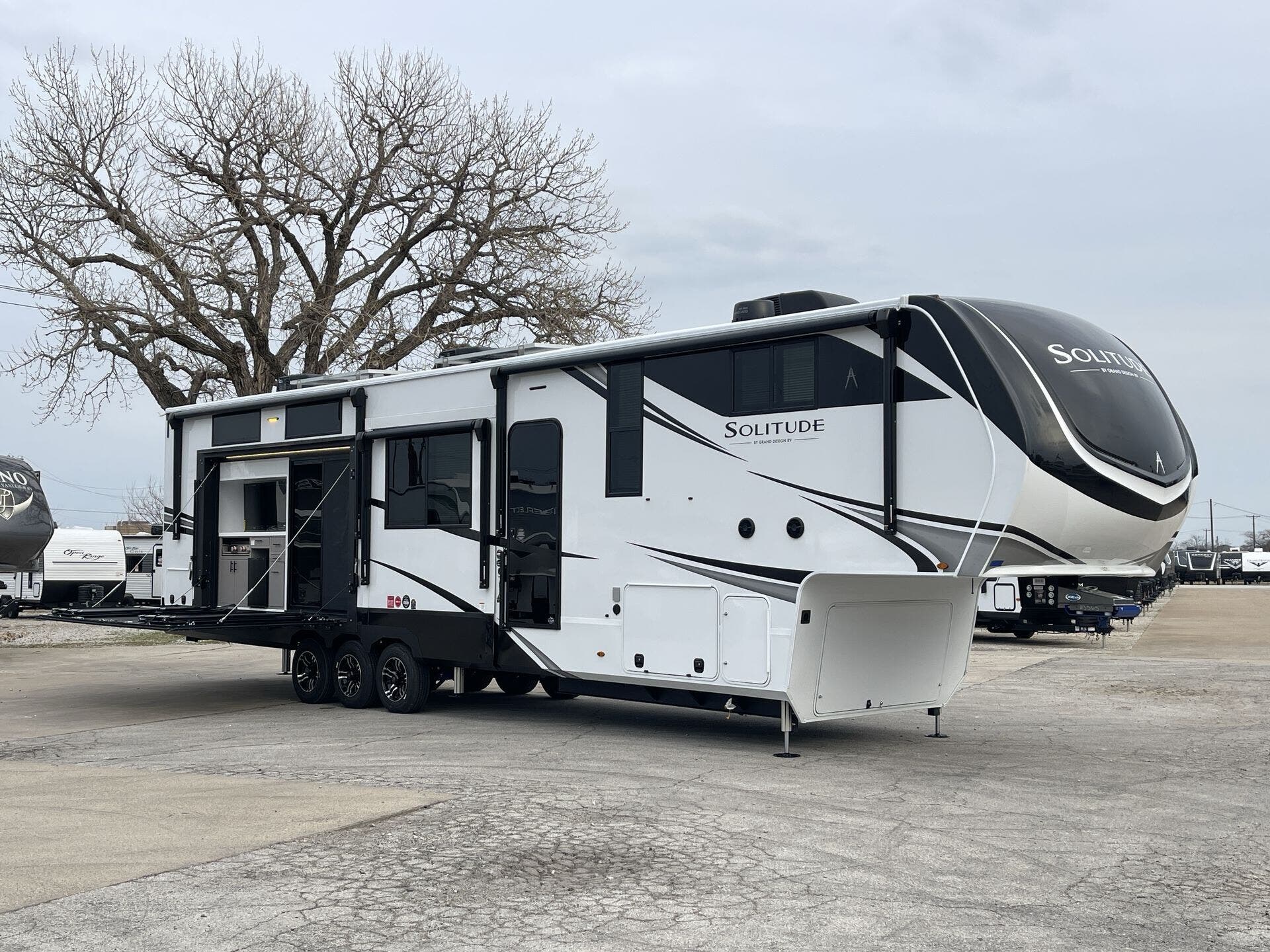 2026 Grand Design Solitude 414LJMJ - New Fifth Wheel For Sale by McClain's Longhorn RV in Sanger, Texas features Batteries, Dinette, Solid Surface Countertops, Refrigerator, Air Conditioning