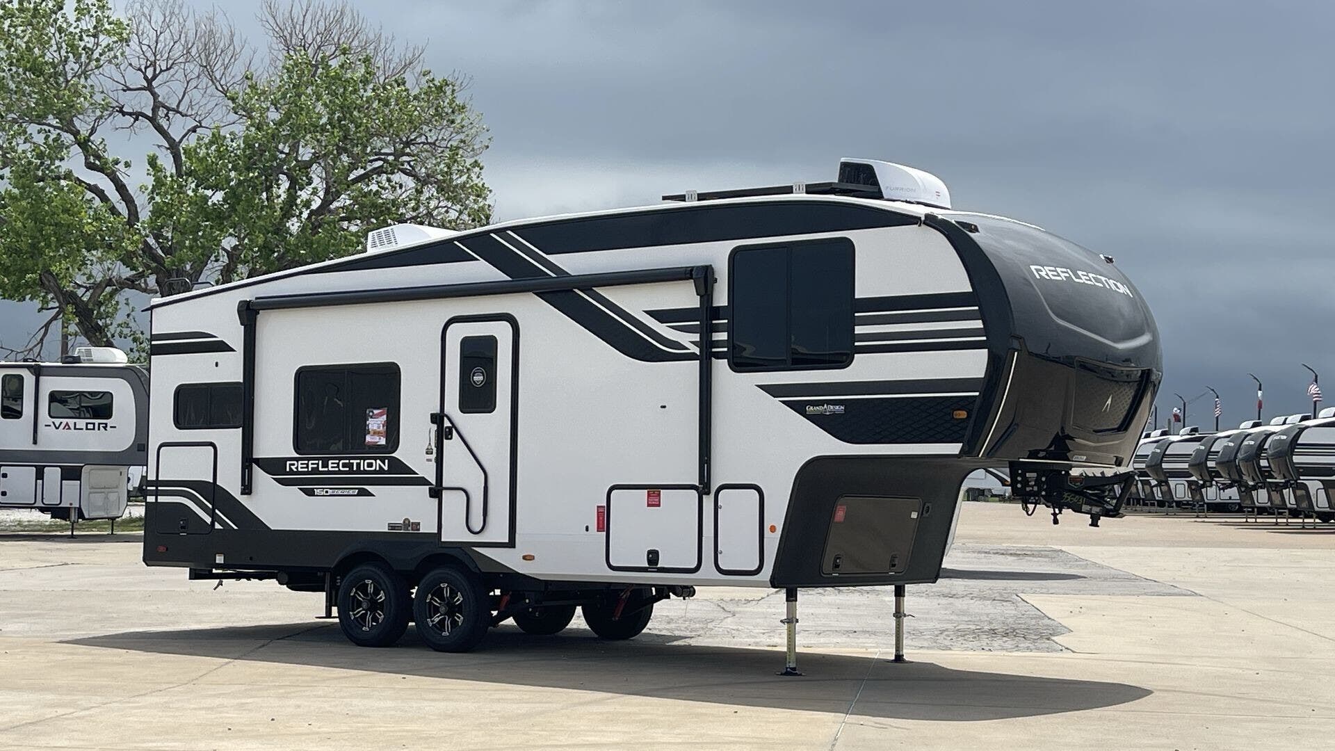 2026 Grand Design Reflection 150 250ML - New Fifth Wheel For Sale by McClain's RV Superstore in Corinth, Texas features Roof Deck, Dinette Bed, Batteries, Theater Seating, CO Detector