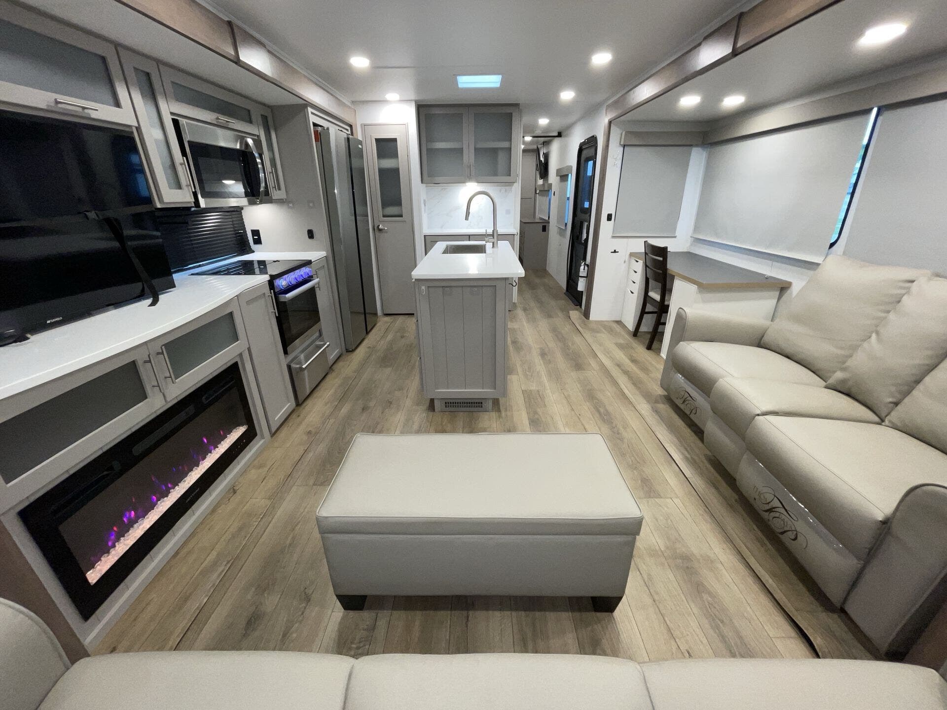 Used 2025 Alliance RV Avenue 332RL available in Corinth, Texas