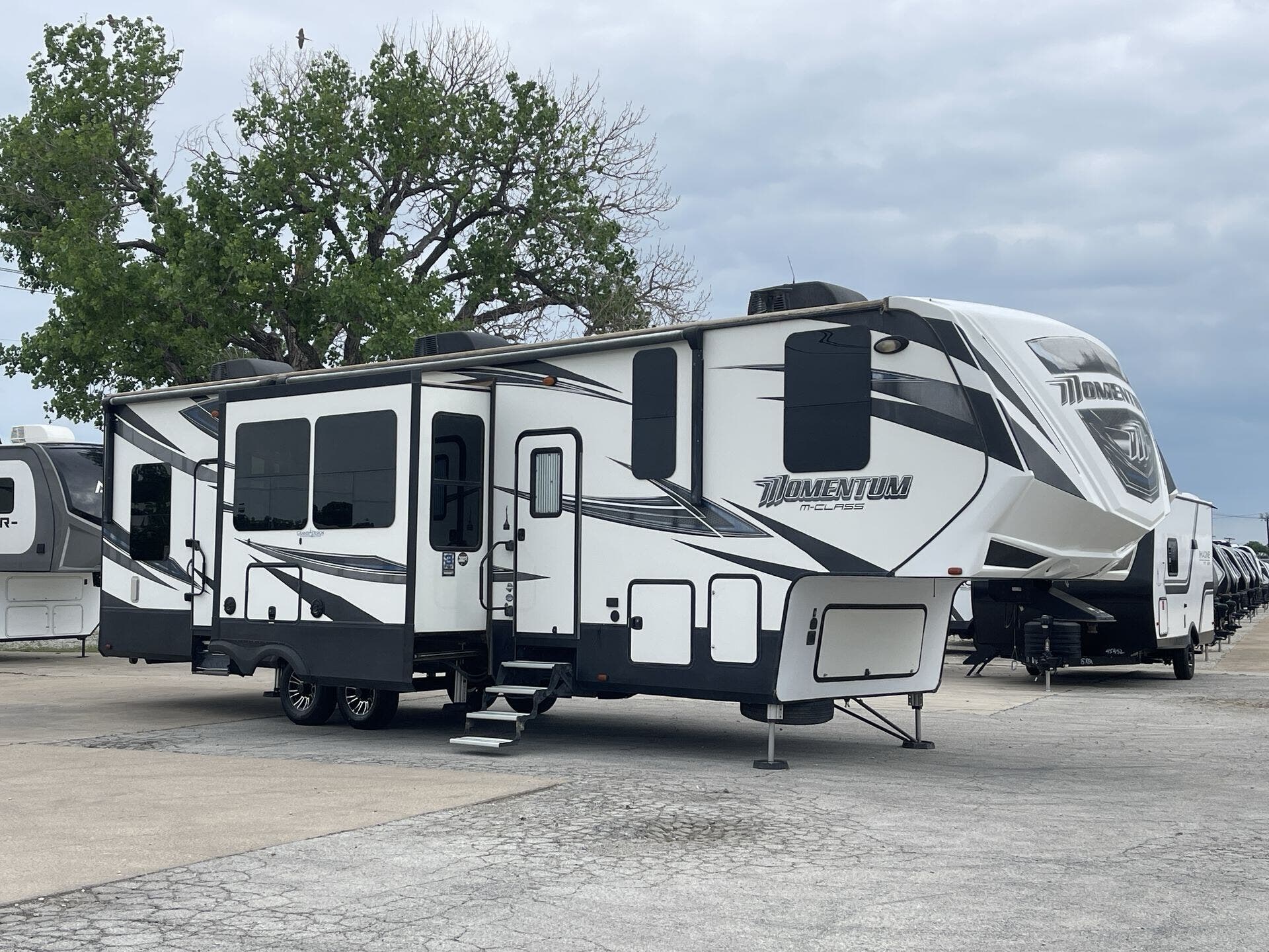 2017 Grand Design Momentum 350M - Used Toy Hauler For Sale by McClain's RV Superstore in Corinth, Texas features Pantry, Shower, Day/Night Shades, Overhead Cabinetry, Roof Vent
